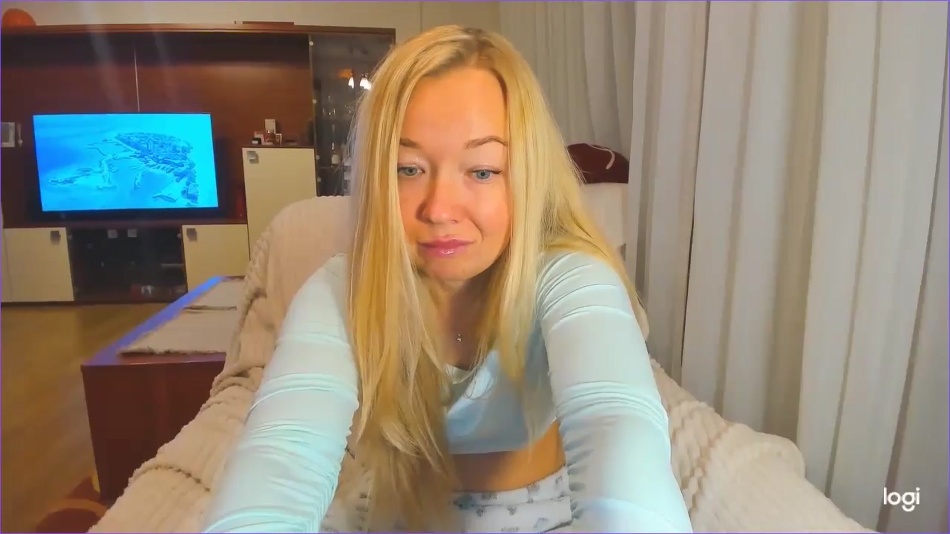 Gallery image thumbnail from FlamingoDream's myfreecams stream on, 11/25/2024, 22:49 image 15 of 20