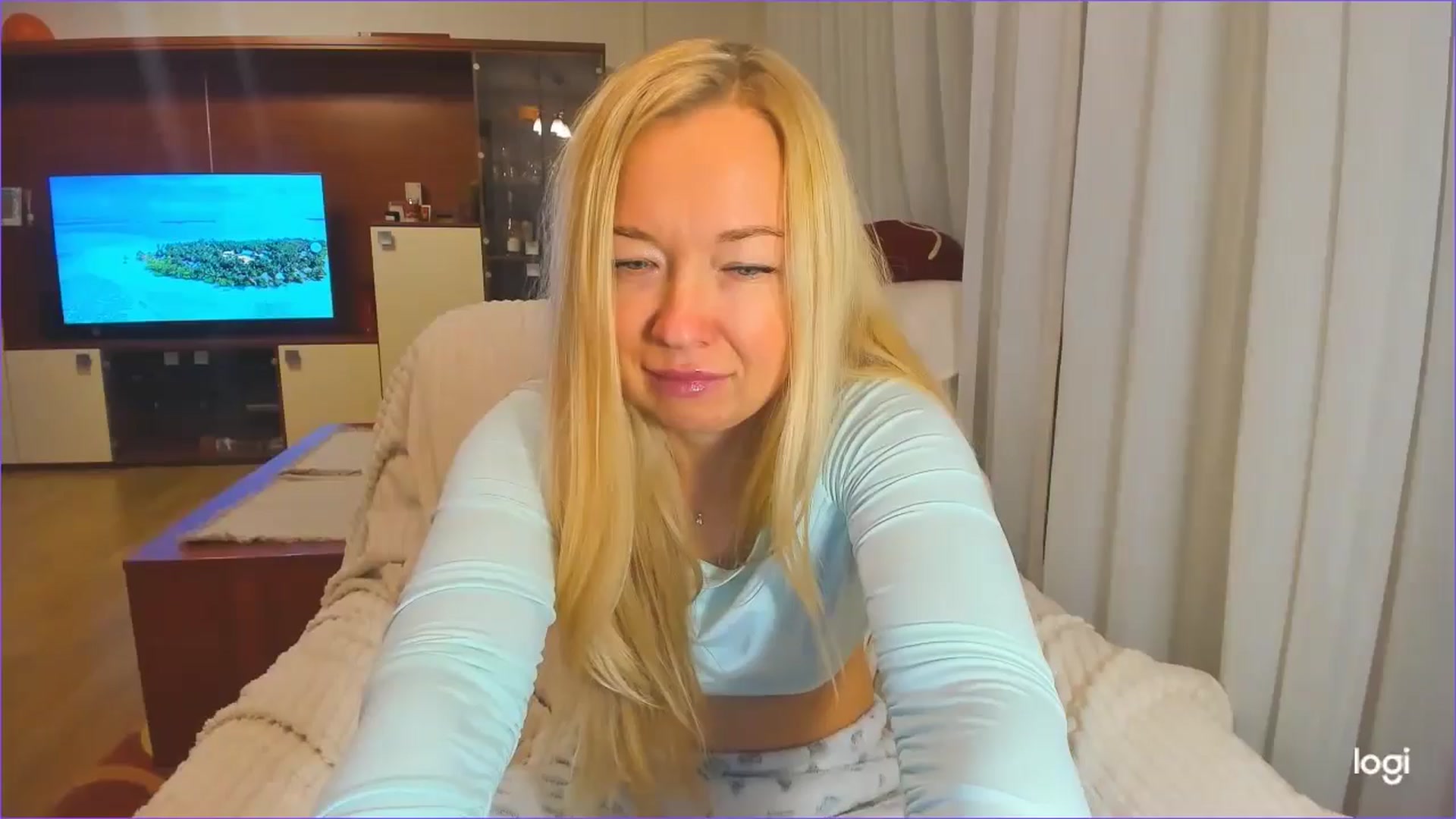 Gallery image thumbnail from FlamingoDream's myfreecams stream on, 11/25/2024, 22:49 image 12 of 20