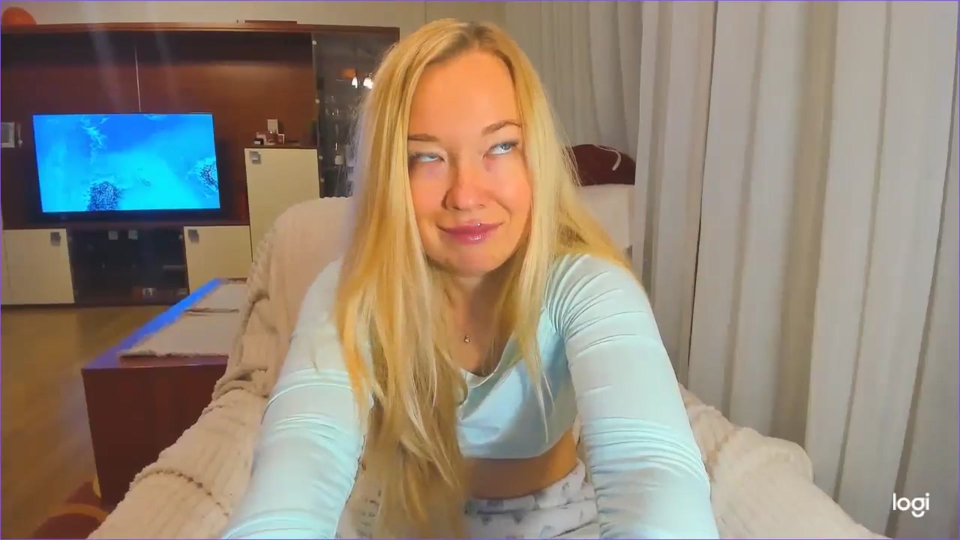 Gallery image thumbnail from FlamingoDream's myfreecams stream on, 11/25/2024, 22:49 image 13 of 20
