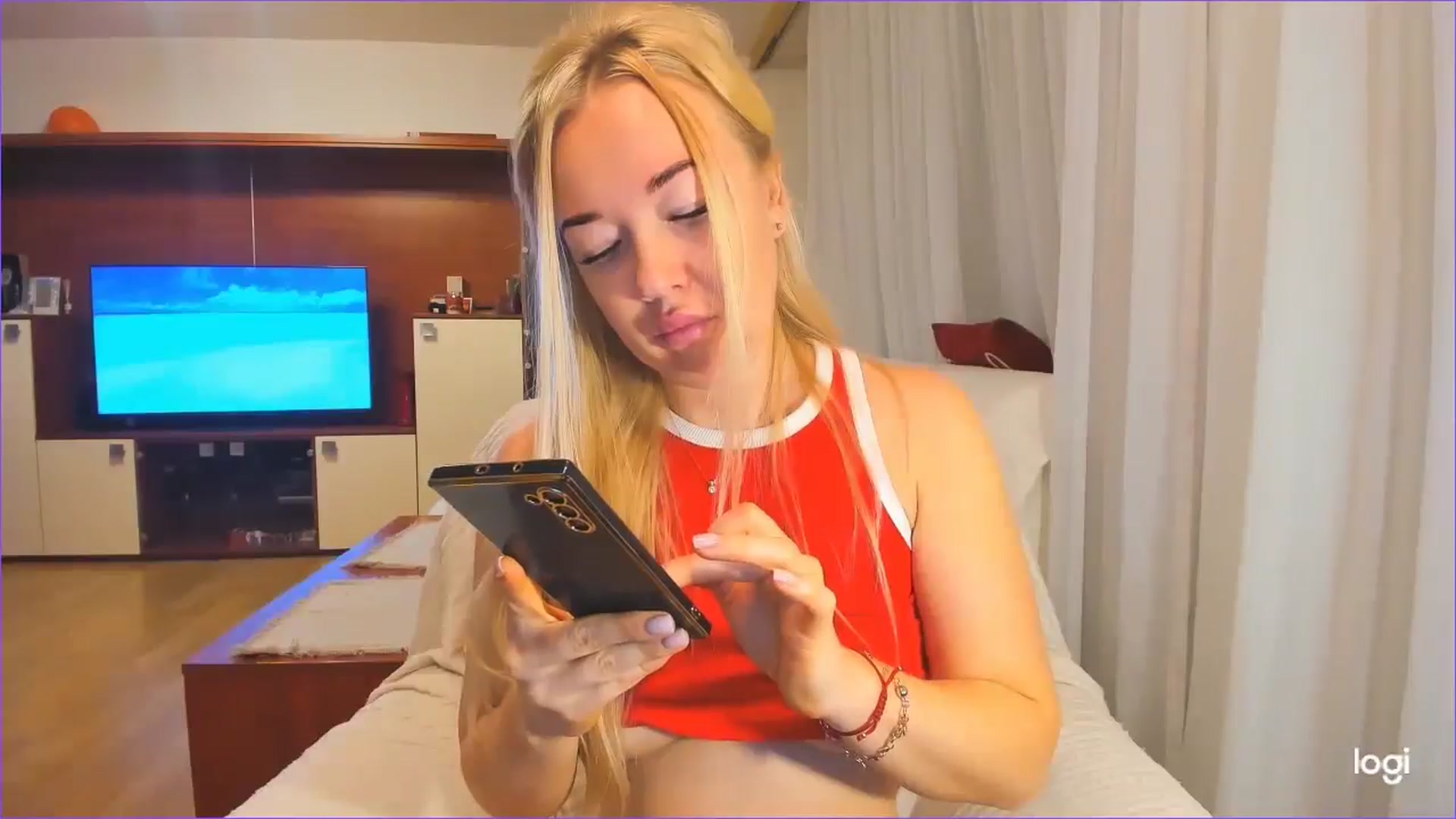 Gallery image thumbnail from FlamingoDream's myfreecams stream on, 11/26/2024, 22:48 image 17 of 20