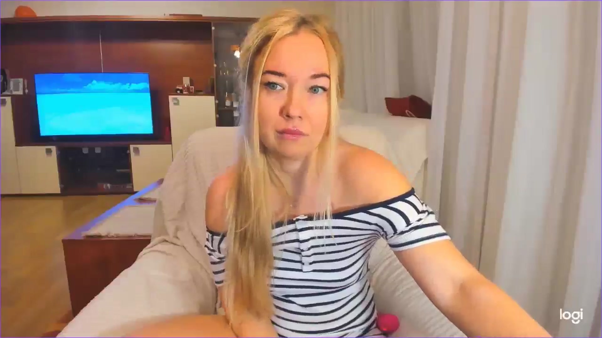 Gallery image thumbnail from FlamingoDream's myfreecams stream on, 11/27/2024, 24:00 image 13 of 20