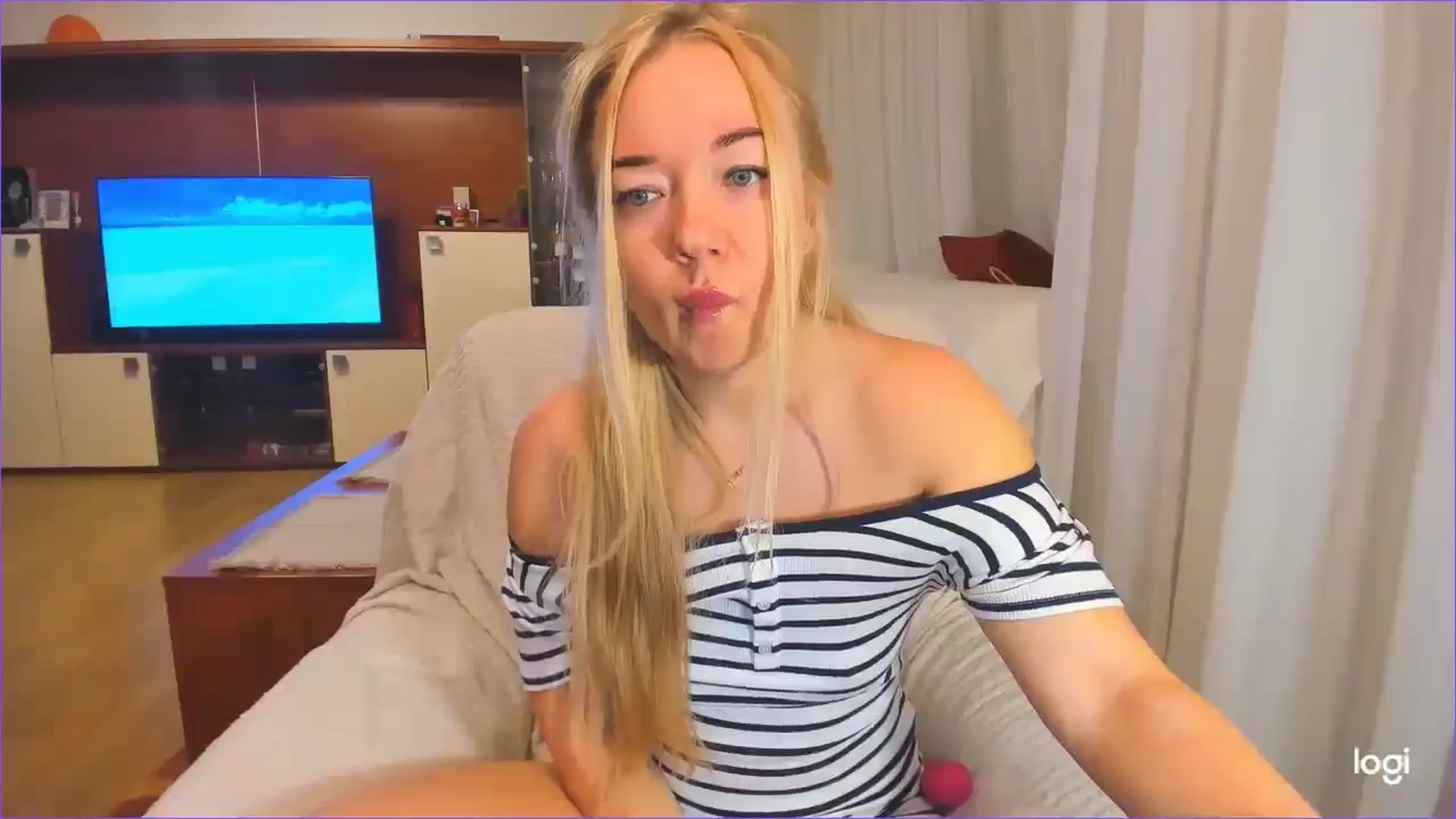 Gallery image thumbnail from FlamingoDream's myfreecams stream on, 11/27/2024, 24:00 image 12 of 20