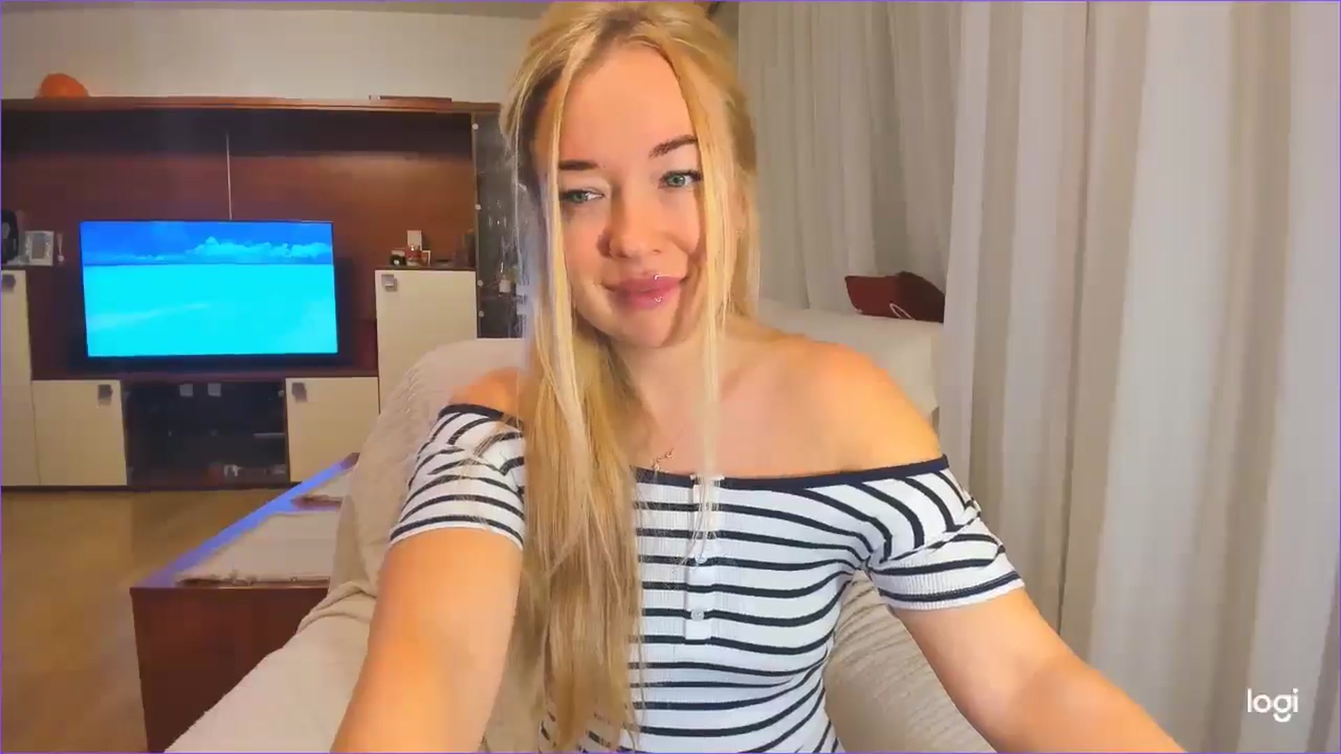 Gallery image thumbnail from FlamingoDream's myfreecams stream on, 11/27/2024, 24:00 image 3 of 20