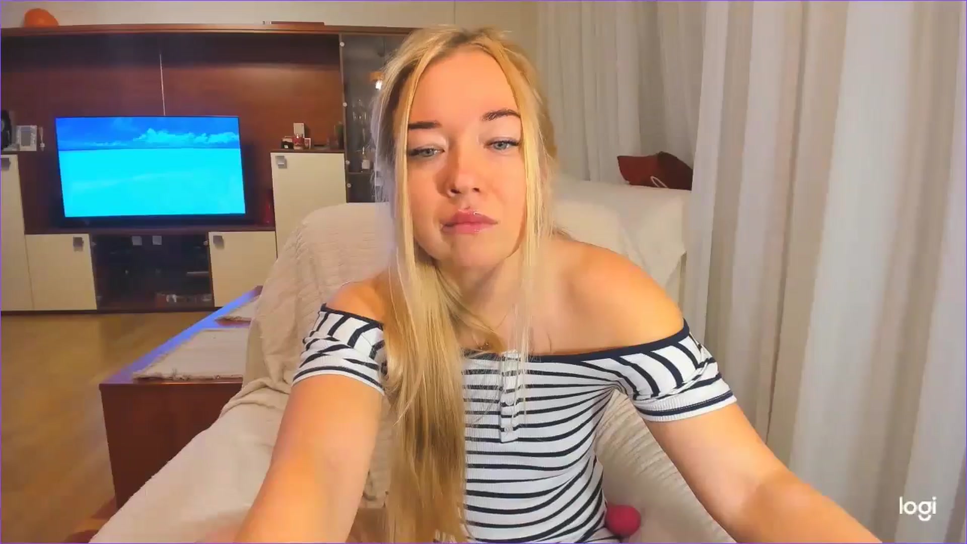 Gallery image thumbnail from FlamingoDream's myfreecams stream on, 11/27/2024, 24:00 image 15 of 20