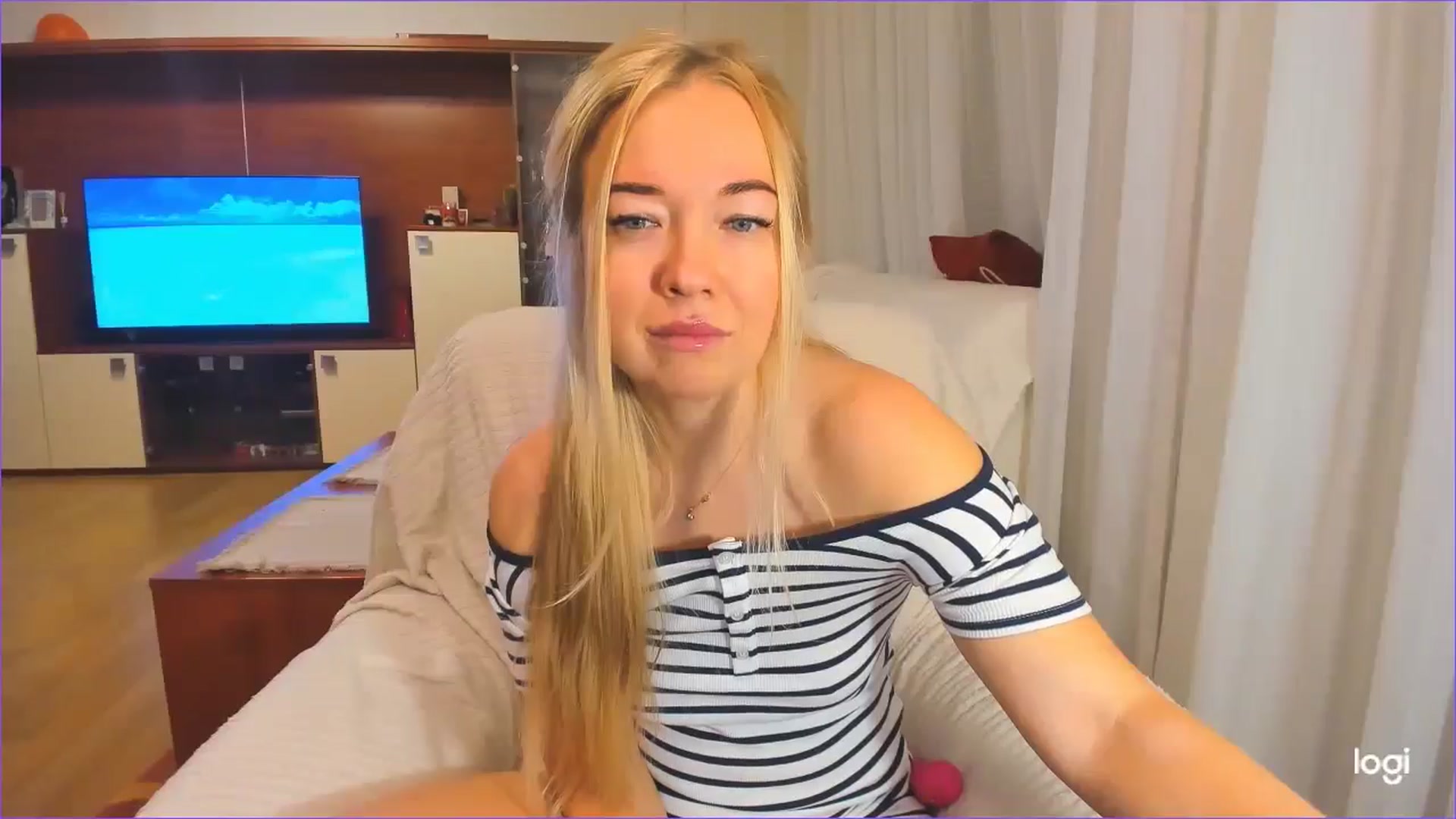 Gallery image thumbnail from FlamingoDream's myfreecams stream on, 11/27/2024, 24:00 image 17 of 20