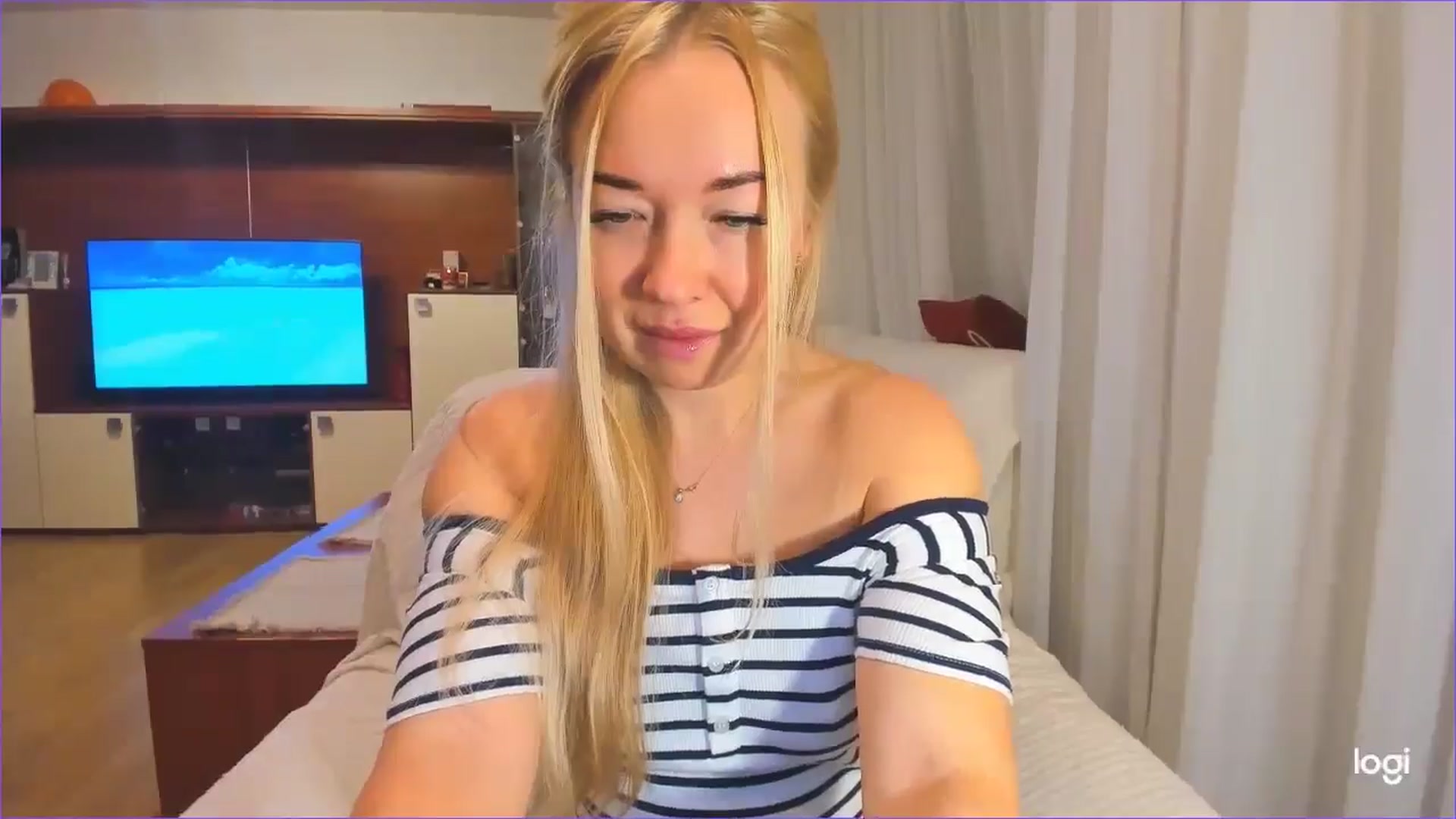 Gallery image thumbnail from FlamingoDream's myfreecams stream on, 11/27/2024, 24:00 image 5 of 20