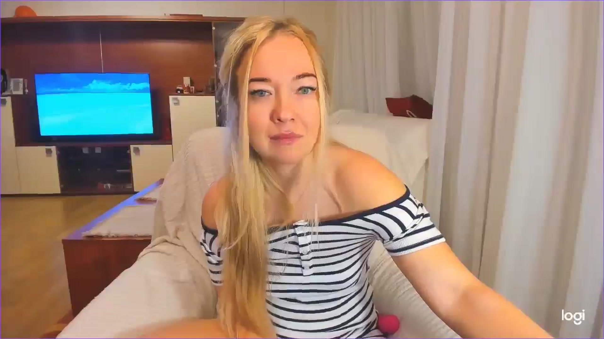 Gallery image thumbnail from FlamingoDream's myfreecams stream on, 11/27/2024, 24:00 image 16 of 20