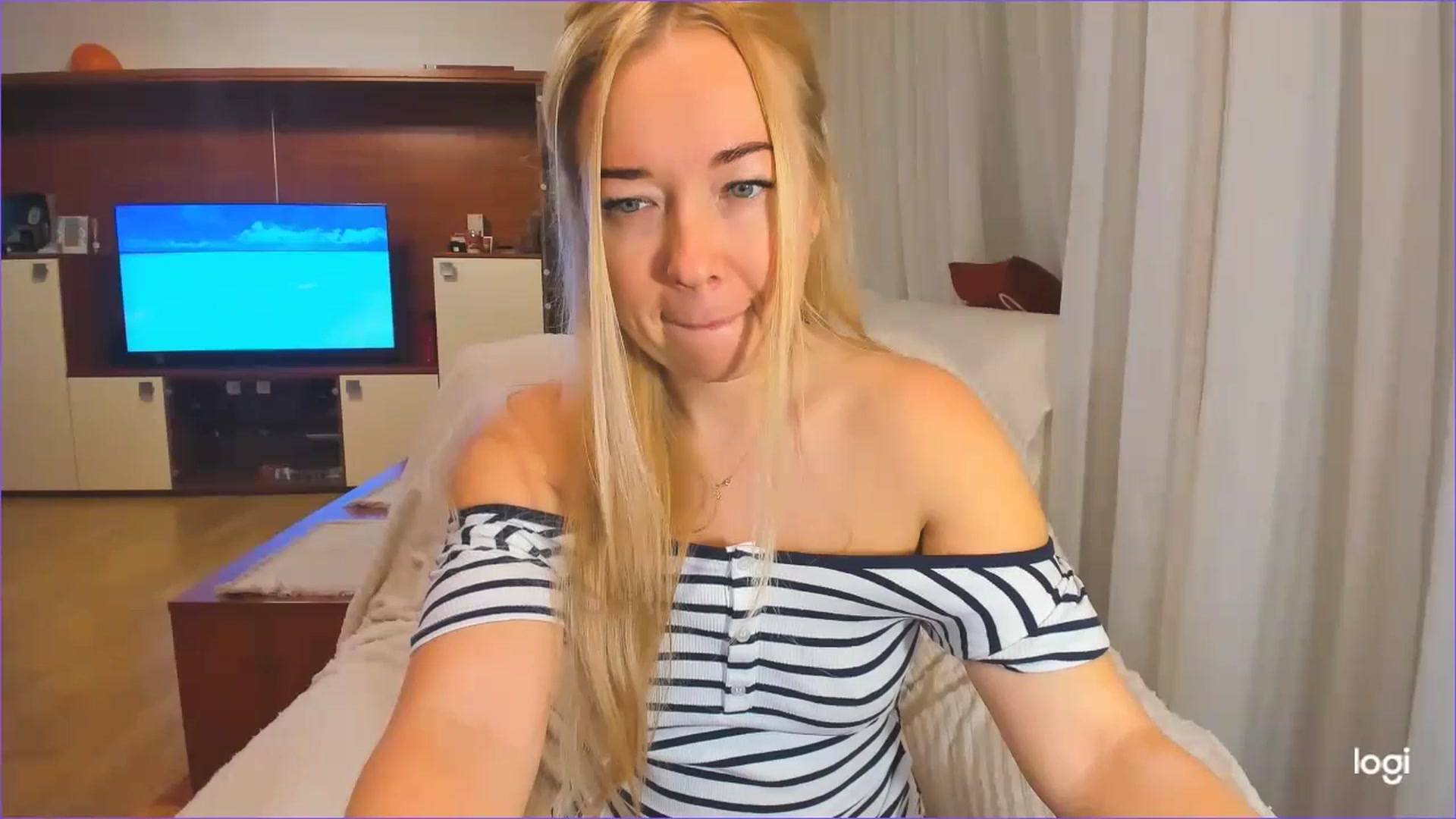 Gallery image thumbnail from FlamingoDream's myfreecams stream on, 11/27/2024, 01:16 image 15 of 20