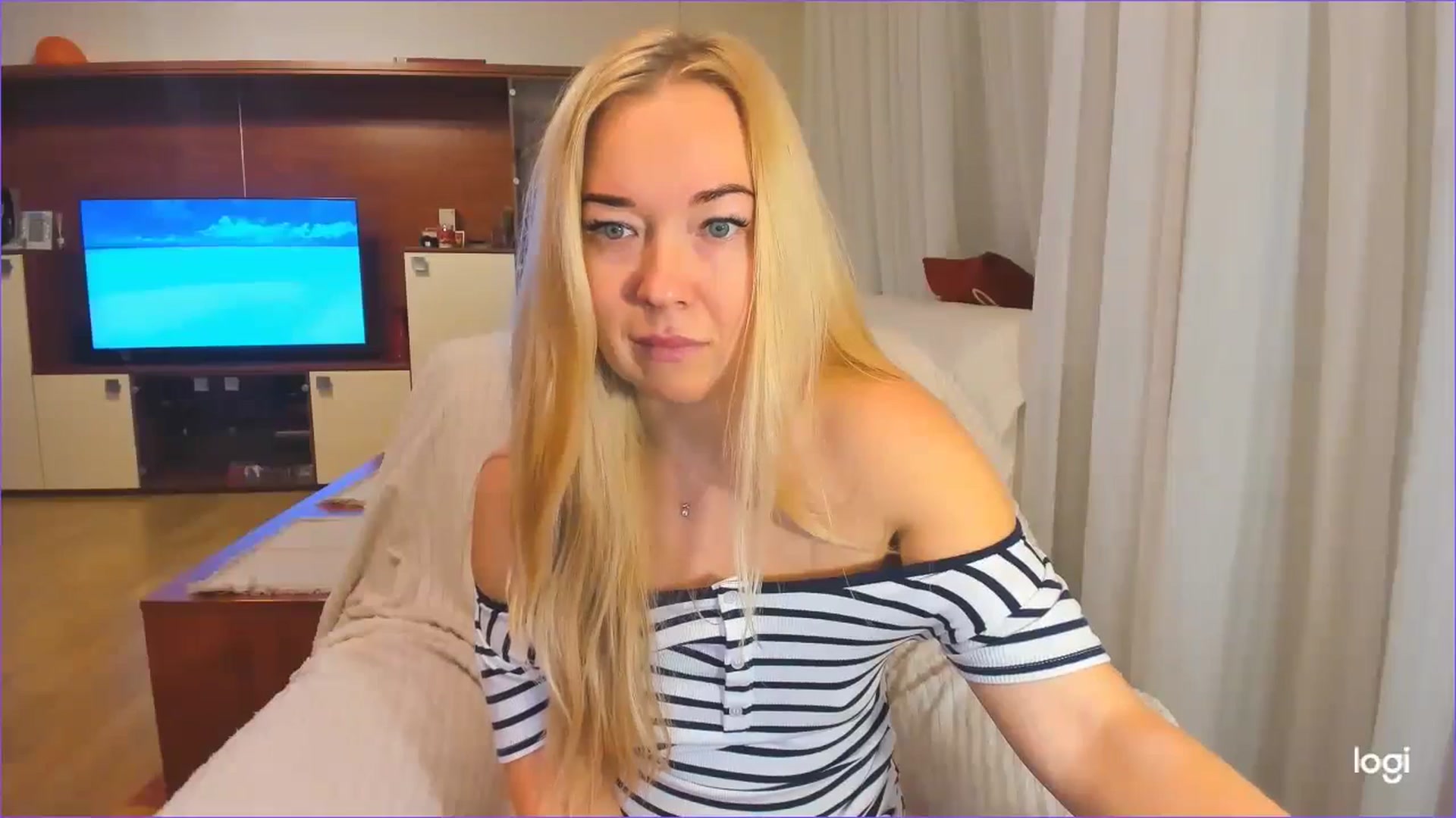 Gallery image thumbnail from FlamingoDream's myfreecams stream on, 11/27/2024, 01:16 image 20 of 20