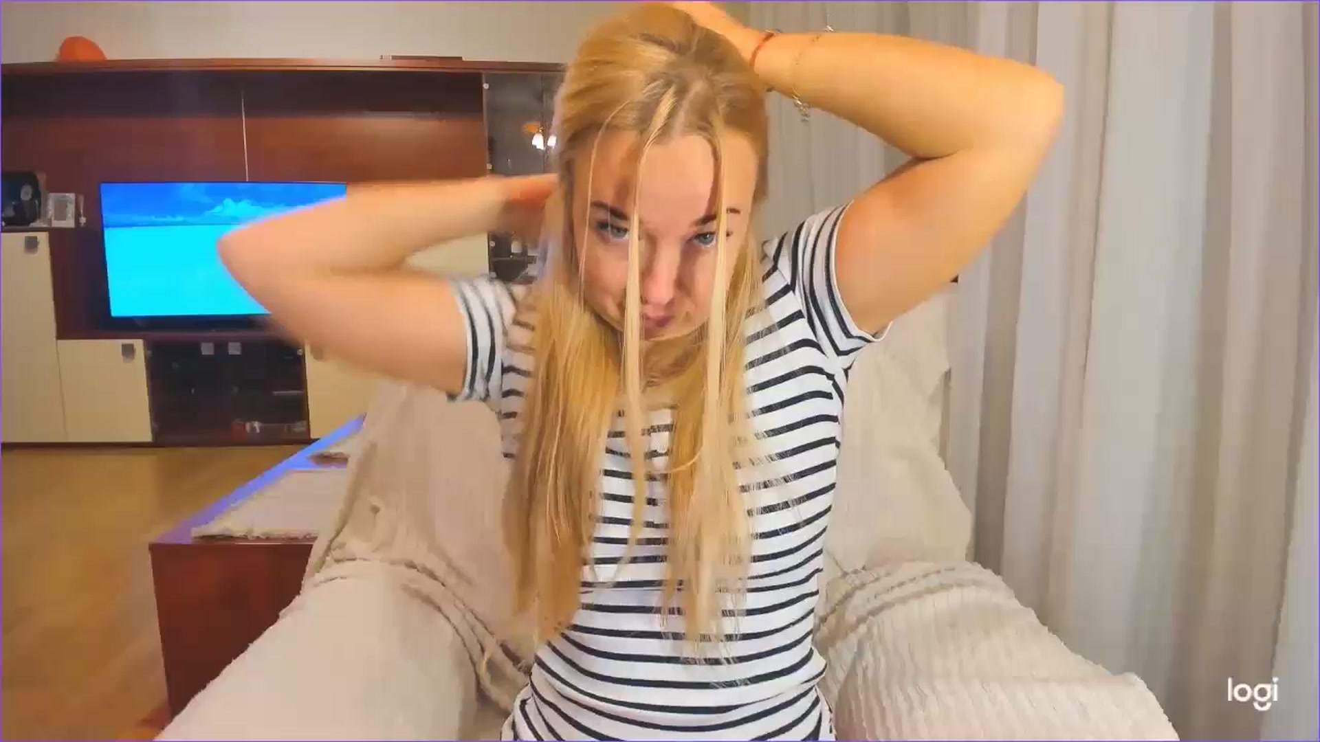 Gallery image thumbnail from FlamingoDream's myfreecams stream on, 11/27/2024, 01:16 image 5 of 20