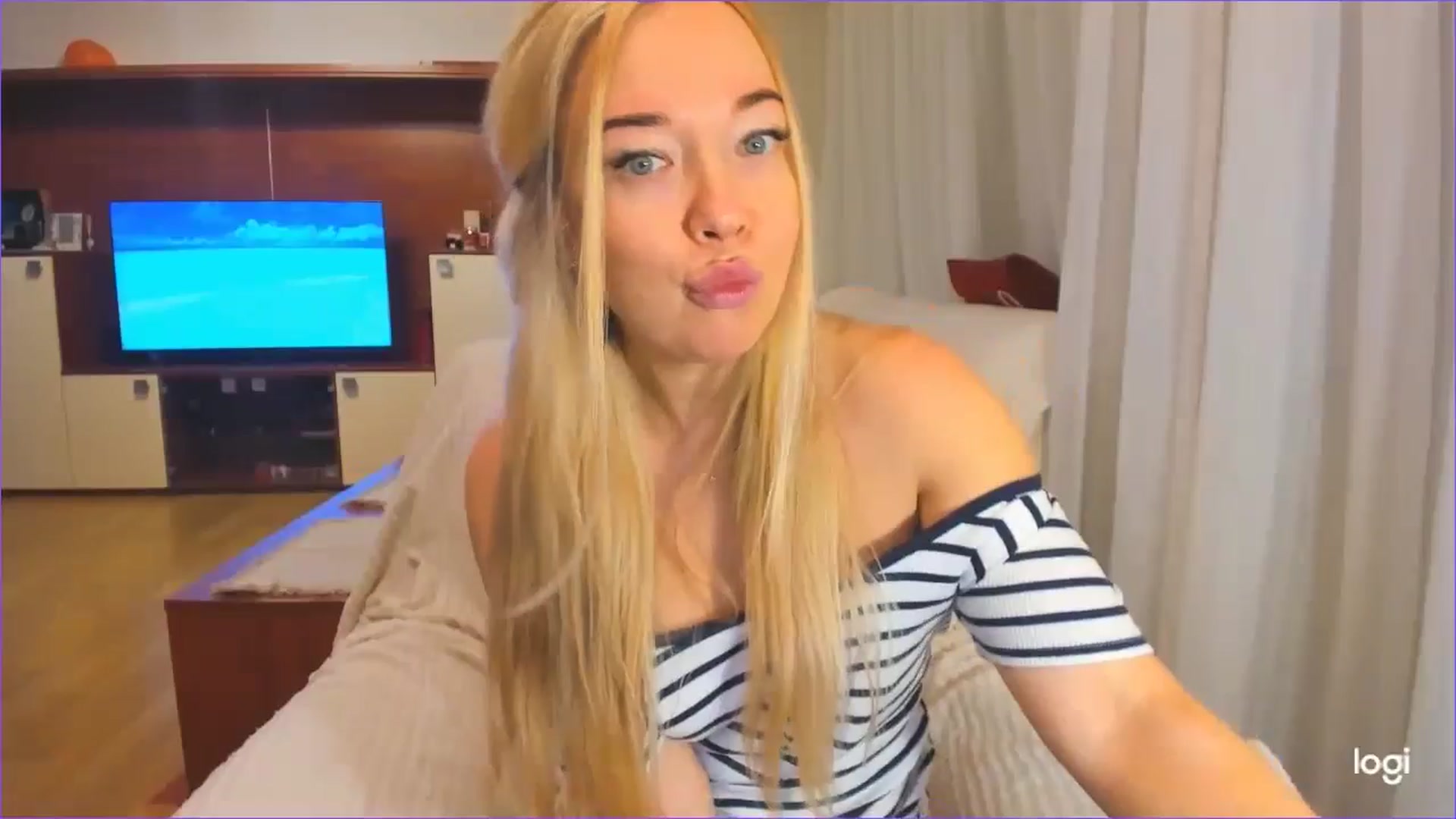 Gallery image thumbnail from FlamingoDream's myfreecams stream on, 11/27/2024, 01:16 image 3 of 20