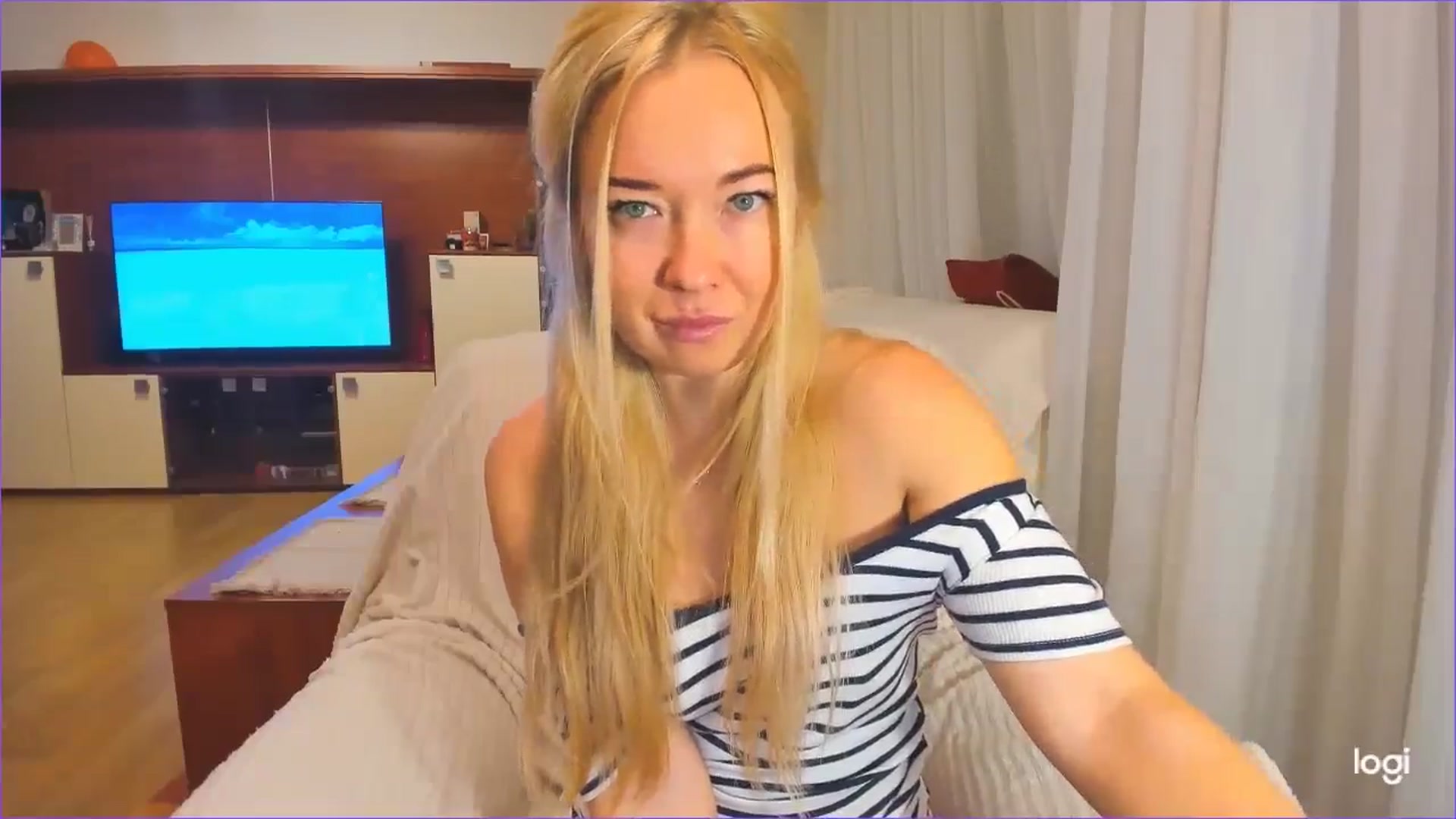 Gallery image thumbnail from FlamingoDream's myfreecams stream on, 11/27/2024, 01:16 image 4 of 20