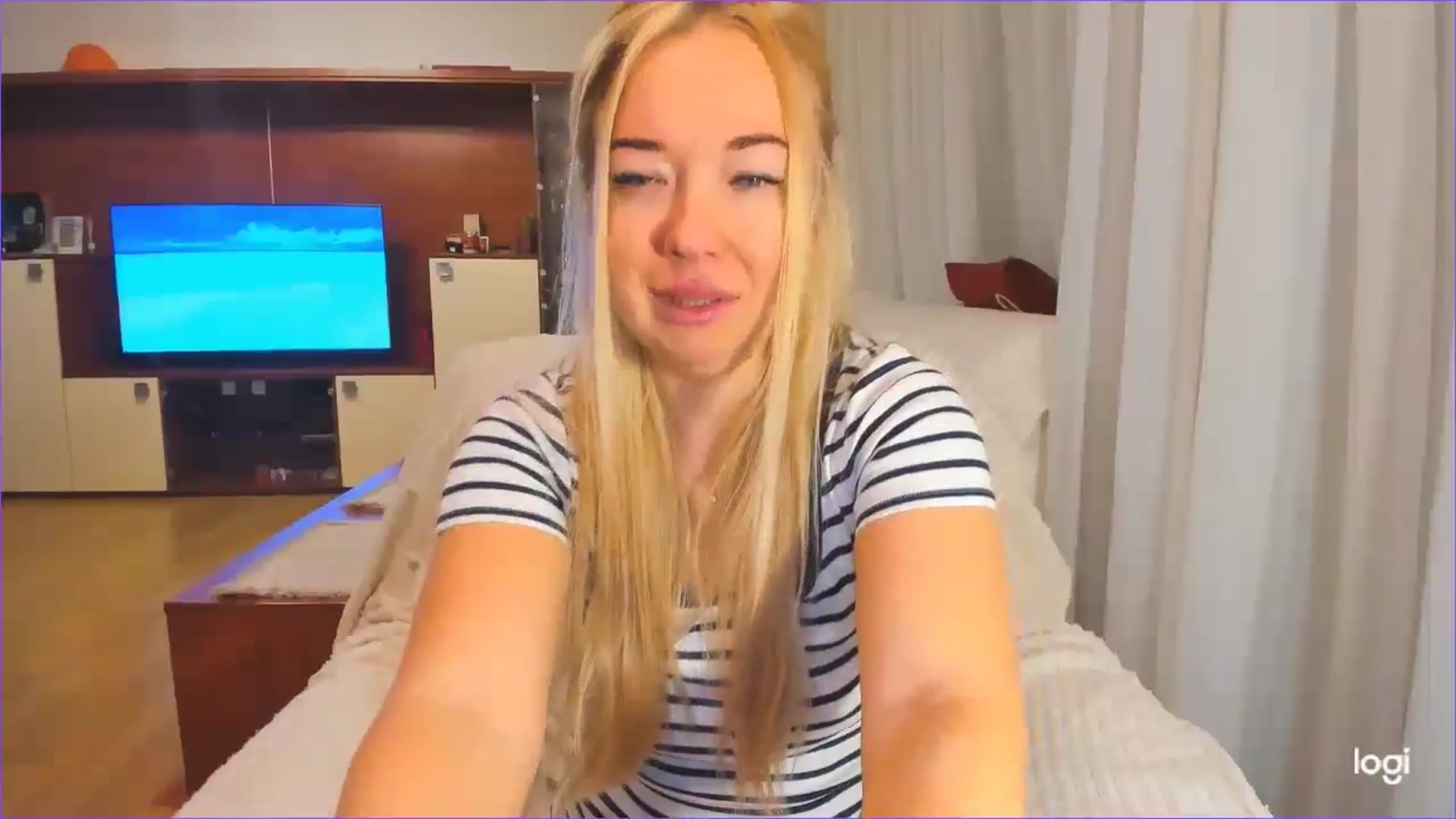 Gallery image thumbnail from FlamingoDream's myfreecams stream on, 11/27/2024, 01:16 image 10 of 20