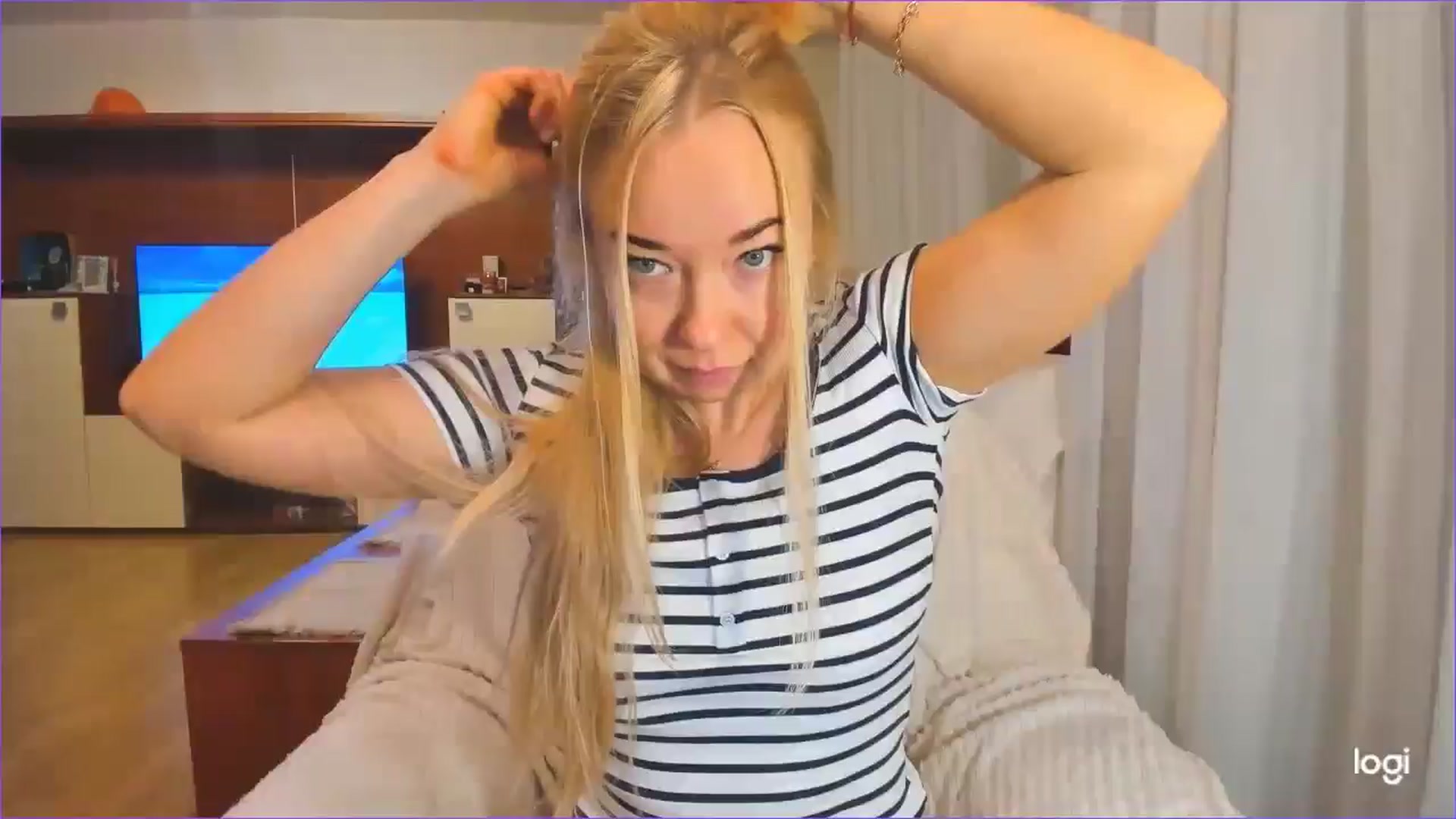 Gallery image thumbnail from FlamingoDream's myfreecams stream on, 11/27/2024, 01:16 image 17 of 20