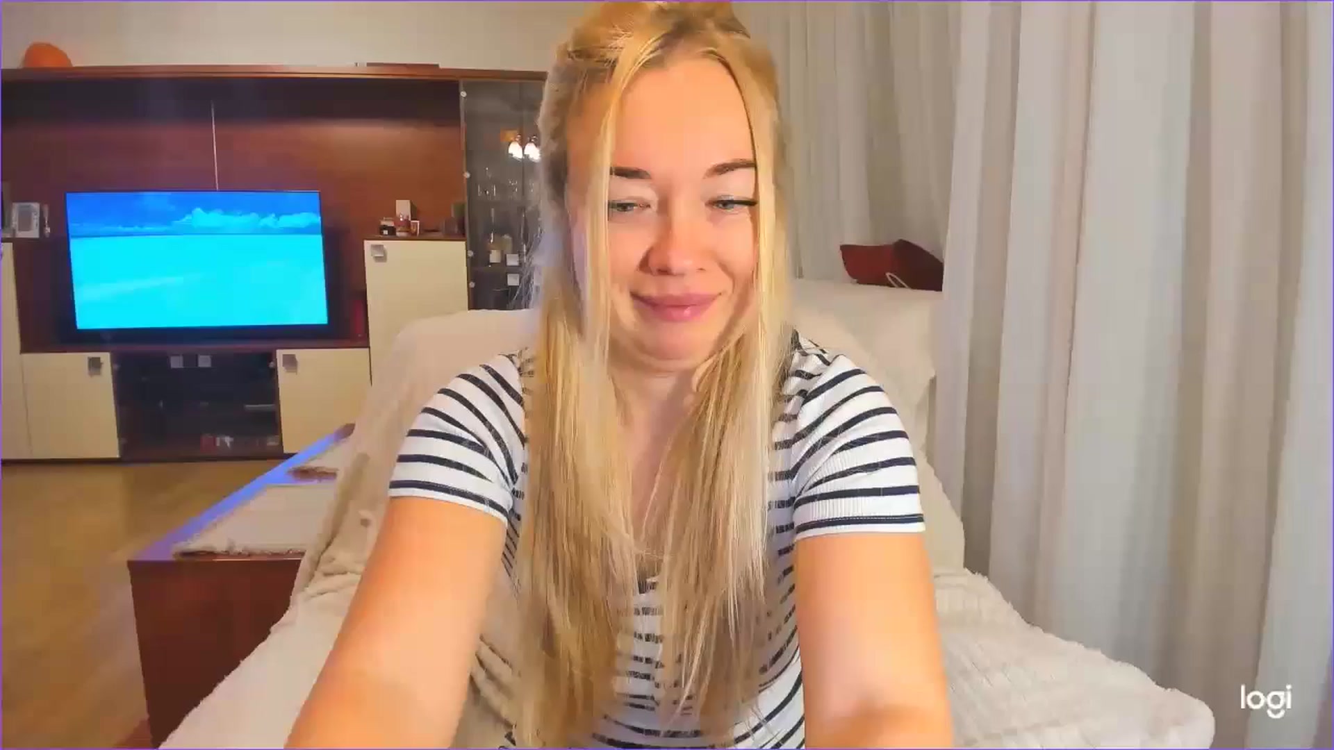 Gallery image thumbnail from FlamingoDream's myfreecams stream on, 11/27/2024, 01:52 image 3 of 20