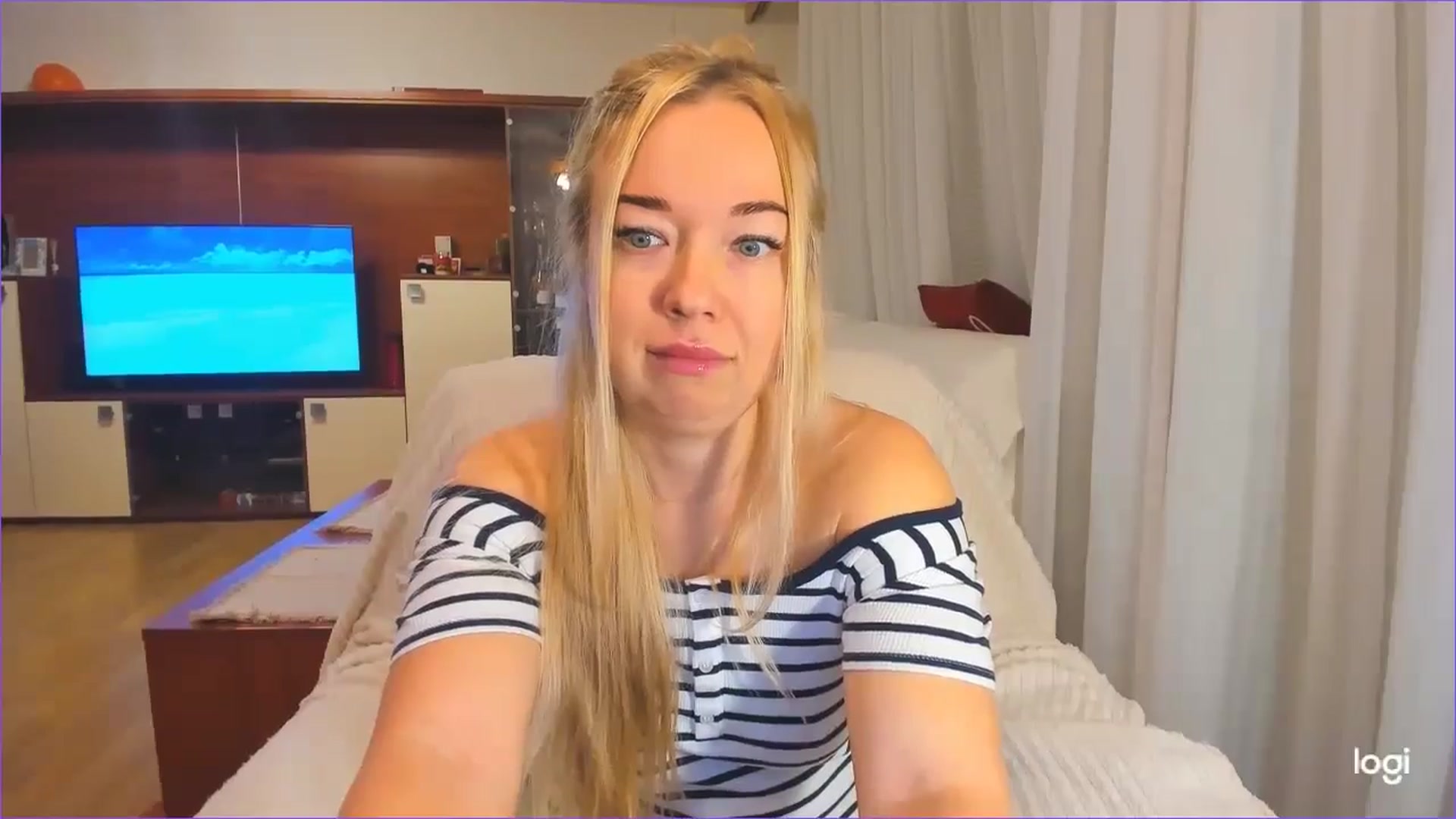 Gallery image thumbnail from FlamingoDream's myfreecams stream on, 11/27/2024, 01:52 image 18 of 20