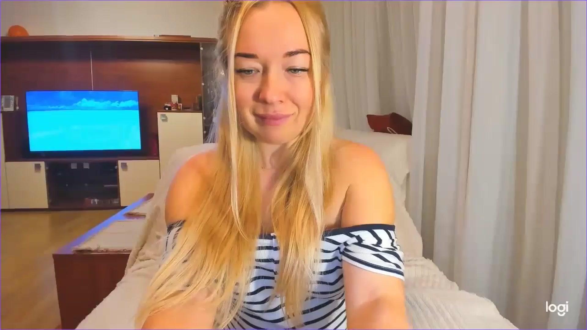 Gallery image thumbnail from FlamingoDream's myfreecams stream on, 11/27/2024, 01:52 image 11 of 20