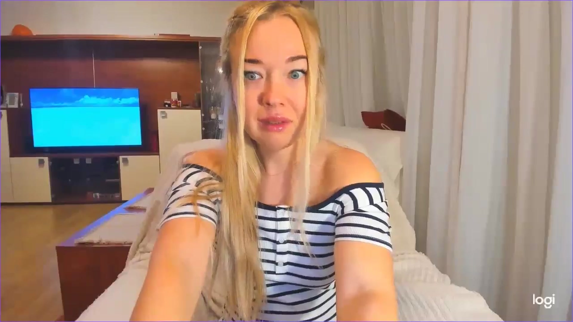 Gallery image thumbnail from FlamingoDream's myfreecams stream on, 11/27/2024, 01:52 image 19 of 20