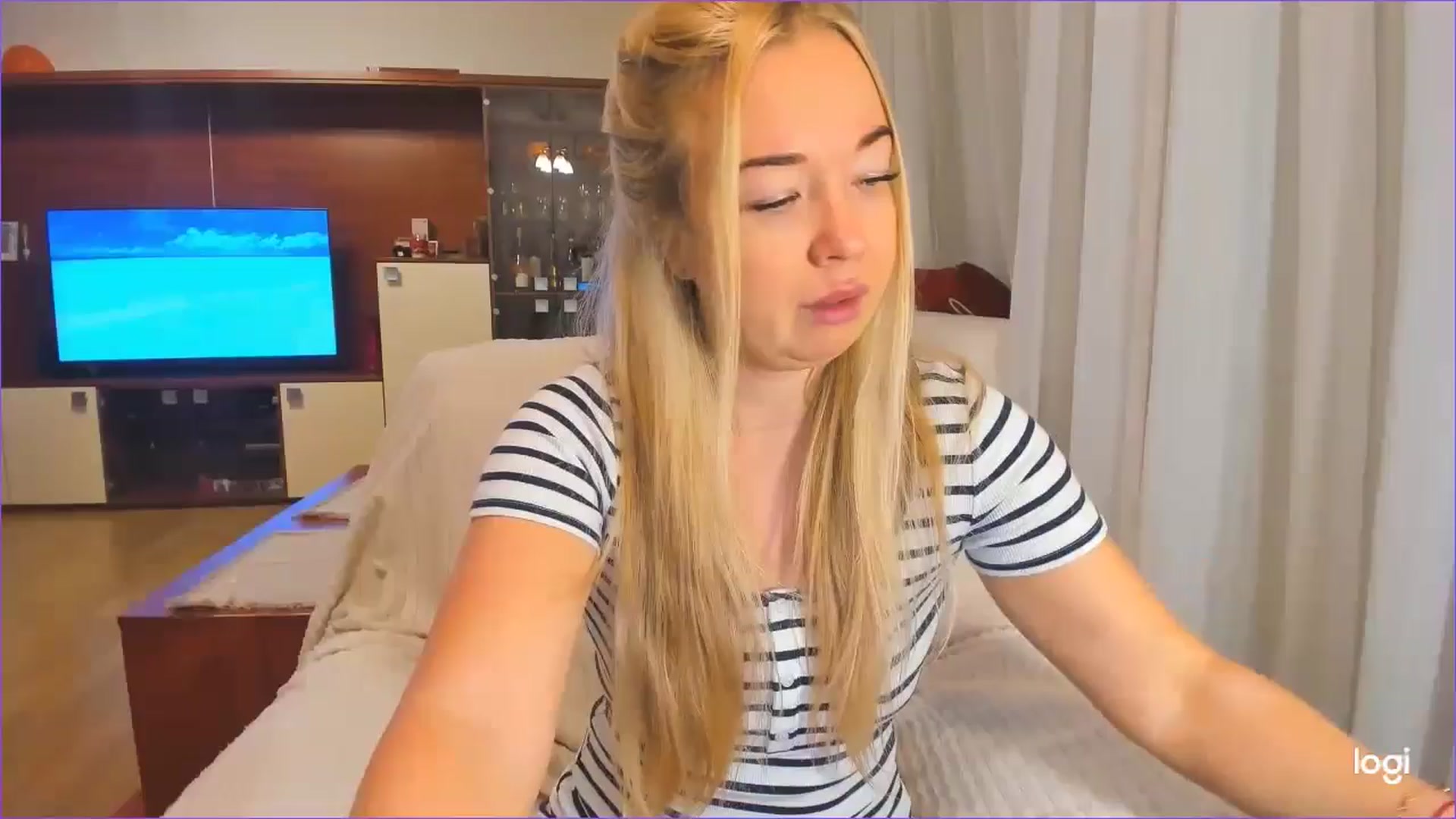 Gallery image thumbnail from FlamingoDream's myfreecams stream on, 11/27/2024, 01:52 image 4 of 20