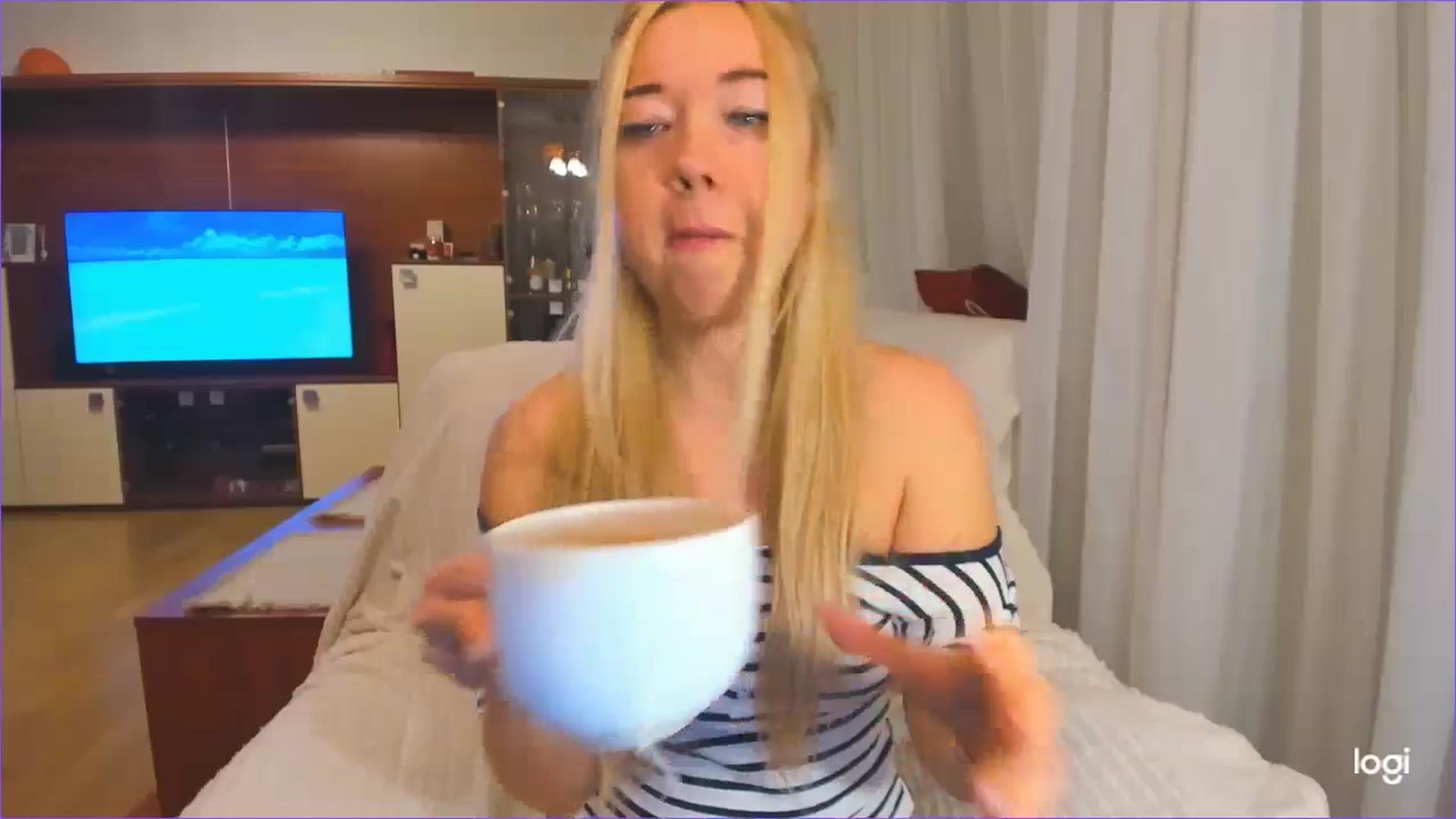 Gallery image thumbnail from FlamingoDream's myfreecams stream on, 11/27/2024, 01:52 image 7 of 20