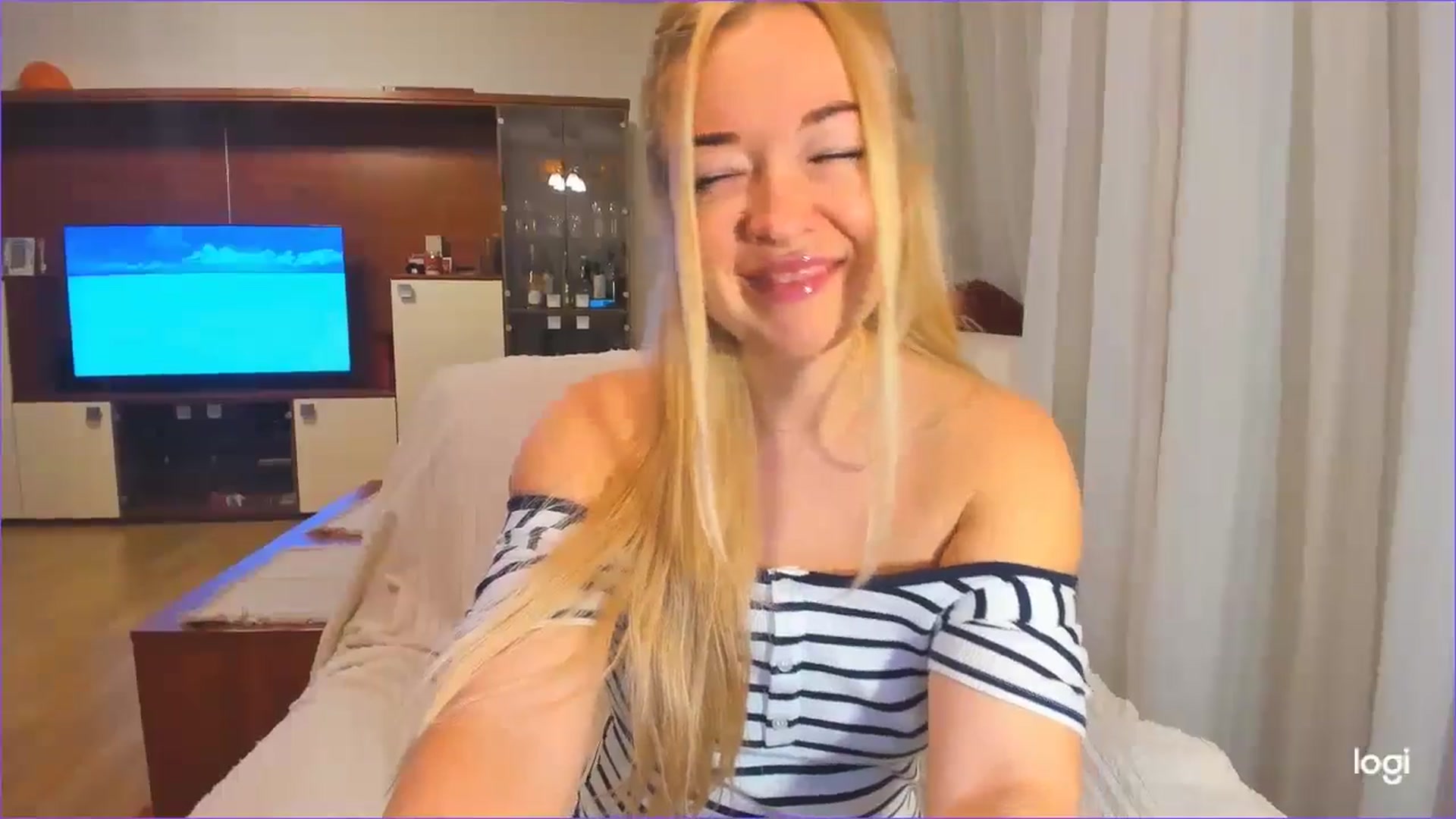 Gallery image thumbnail from FlamingoDream's myfreecams stream on, 11/27/2024, 01:52 image 12 of 20