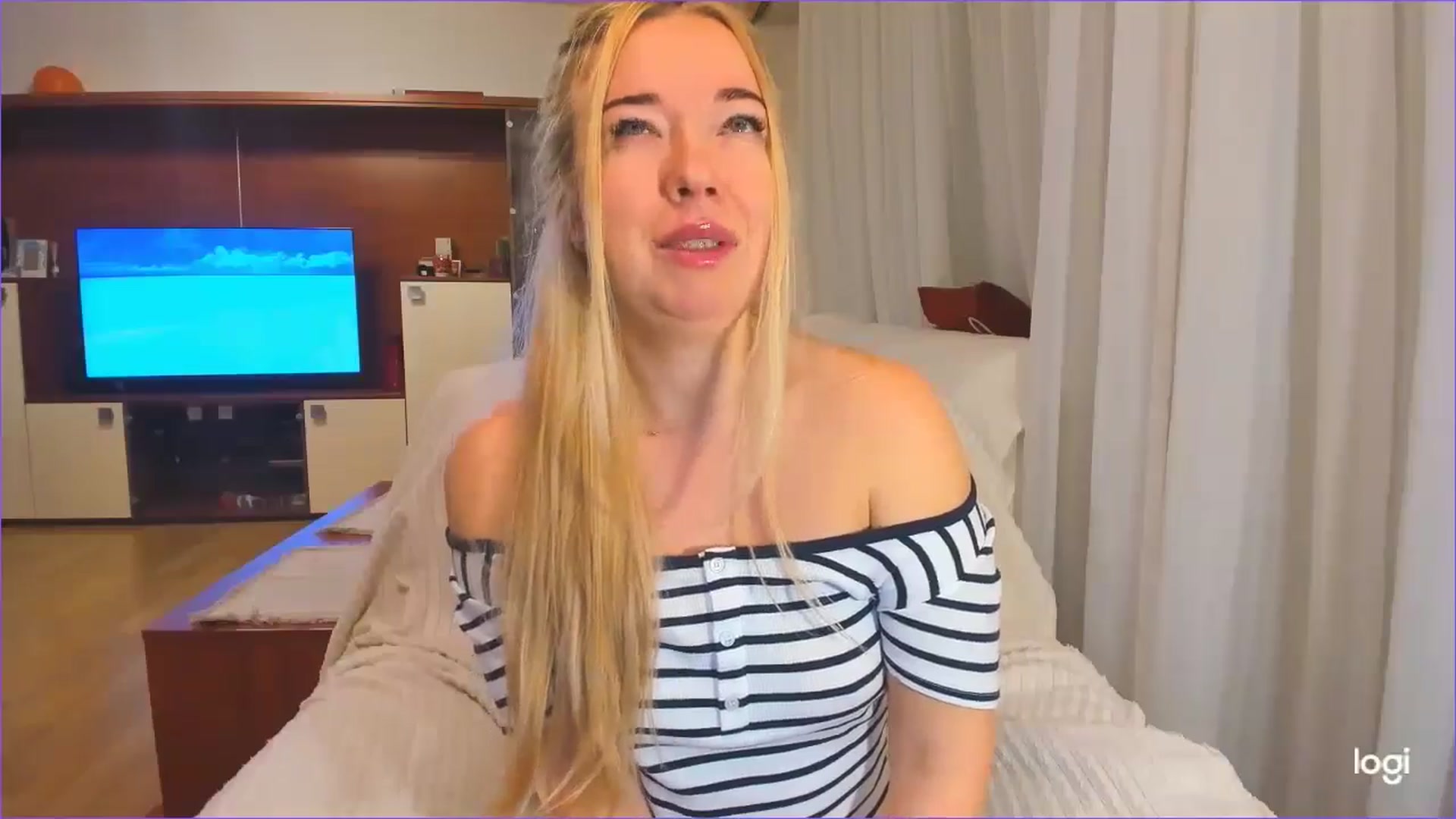 Gallery image thumbnail from FlamingoDream's myfreecams stream on, 11/27/2024, 01:52 image 16 of 20