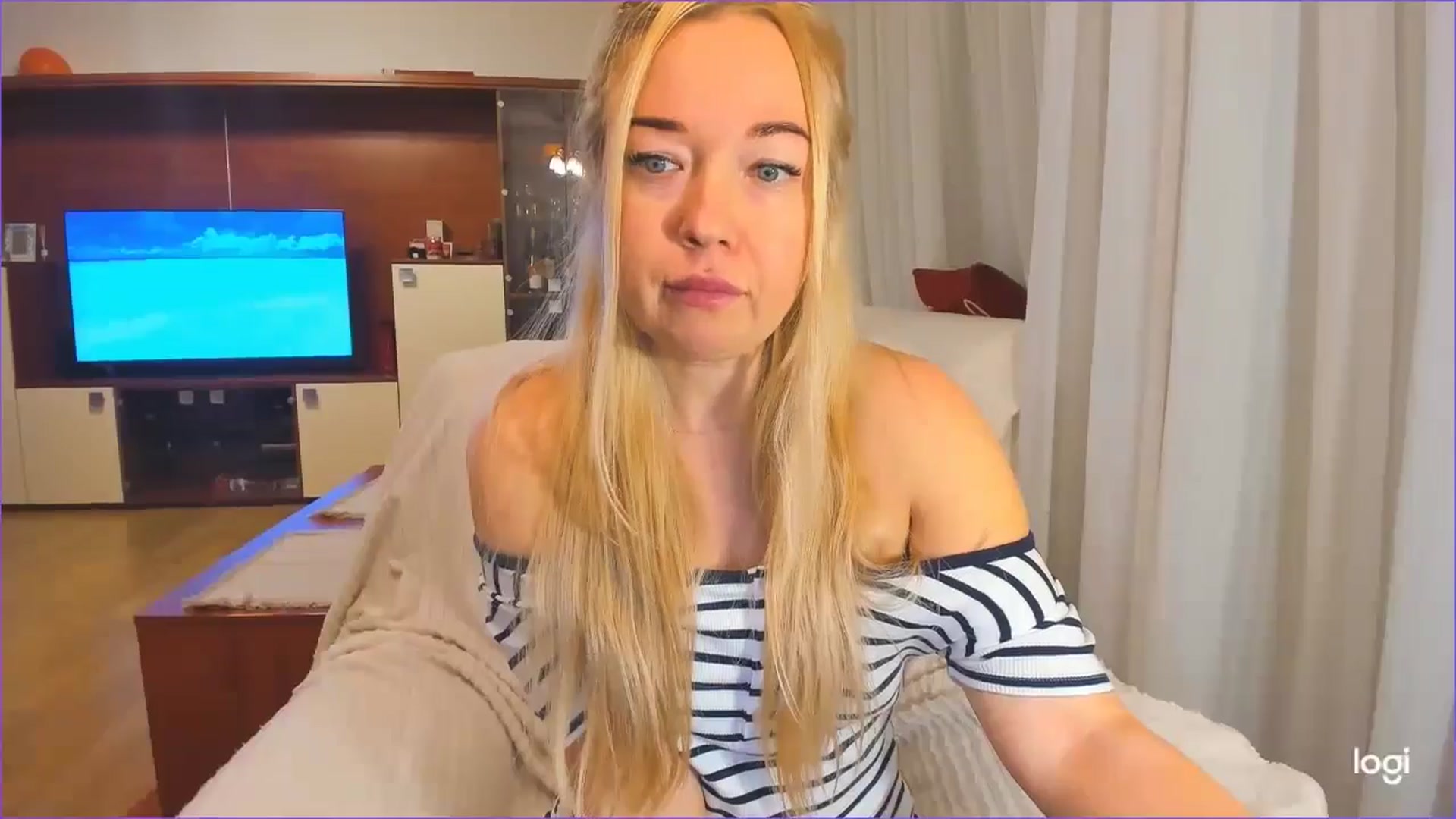 Gallery image thumbnail from FlamingoDream's myfreecams stream on, 11/27/2024, 01:52 image 6 of 20