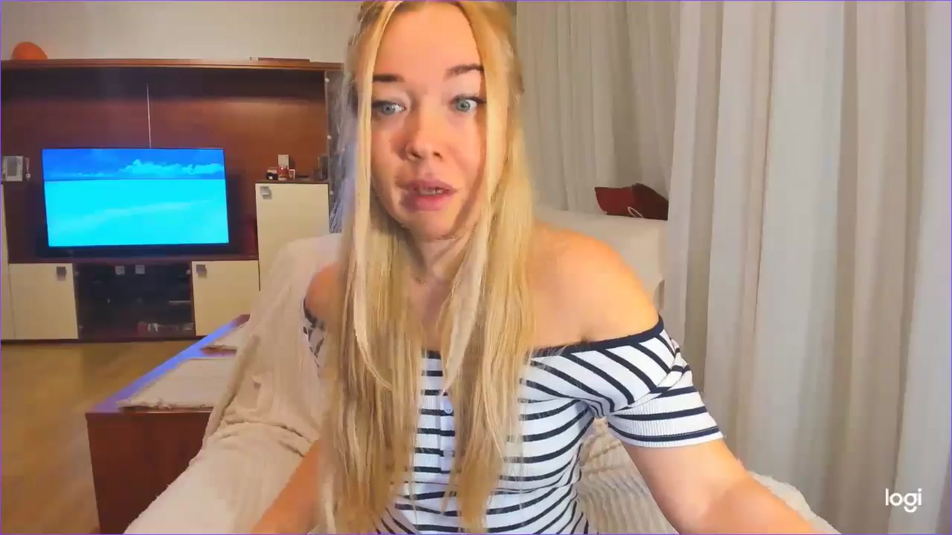Gallery image thumbnail from FlamingoDream's myfreecams stream on, 11/27/2024, 01:52 image 10 of 20