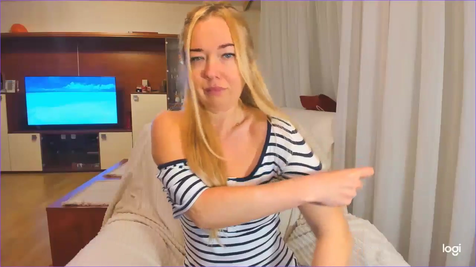 Gallery image thumbnail from FlamingoDream's myfreecams stream on, 11/27/2024, 02:56 image 9 of 20