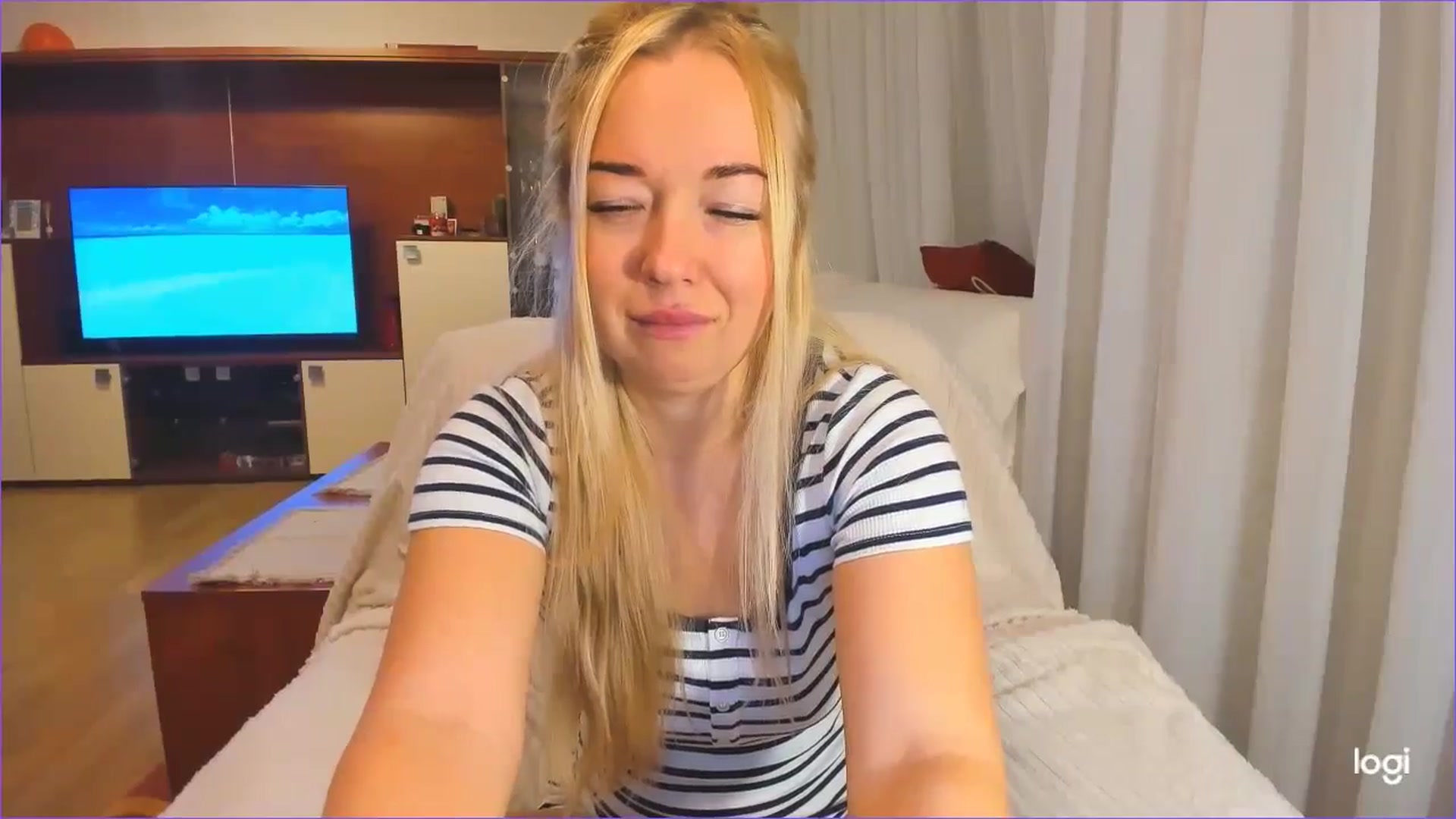 Gallery image thumbnail from FlamingoDream's myfreecams stream on, 11/27/2024, 02:56 image 6 of 20