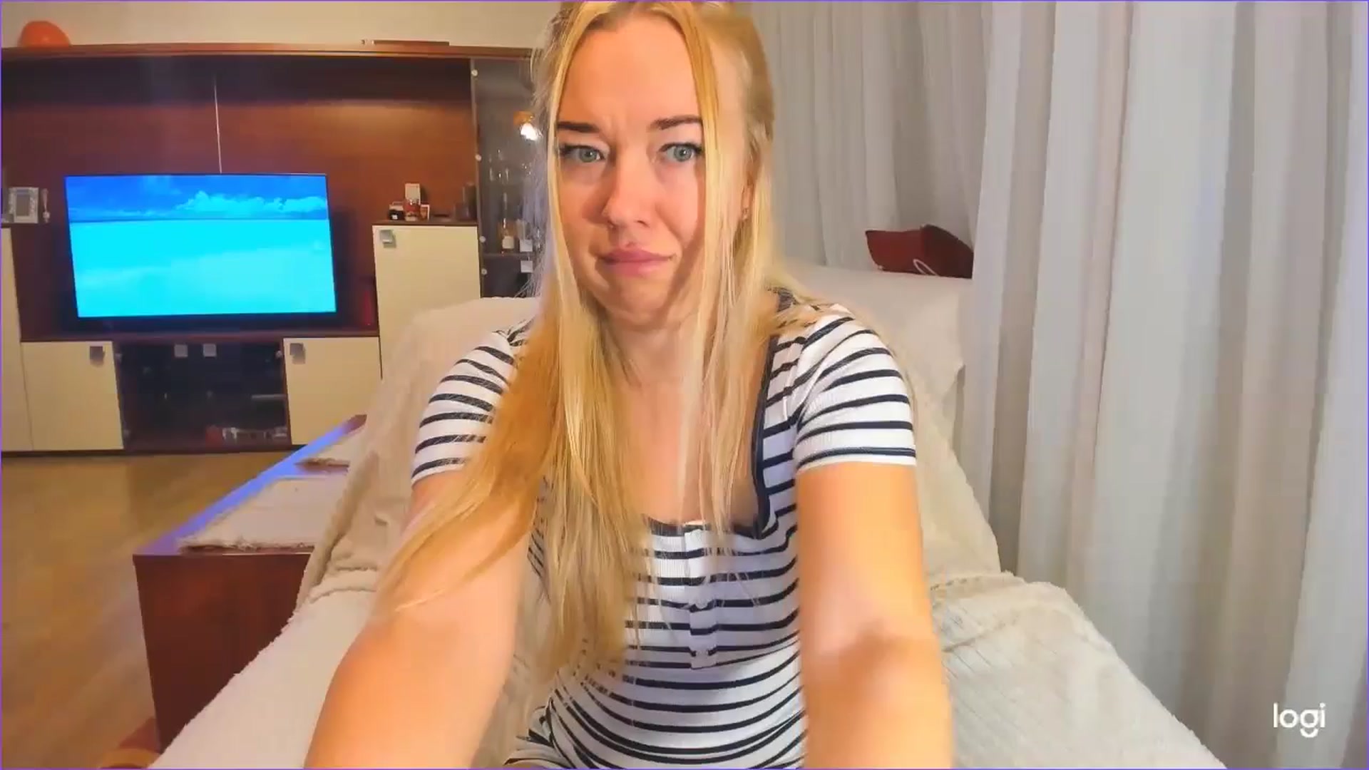 Gallery image thumbnail from FlamingoDream's myfreecams stream on, 11/27/2024, 02:56 image 1 of 20