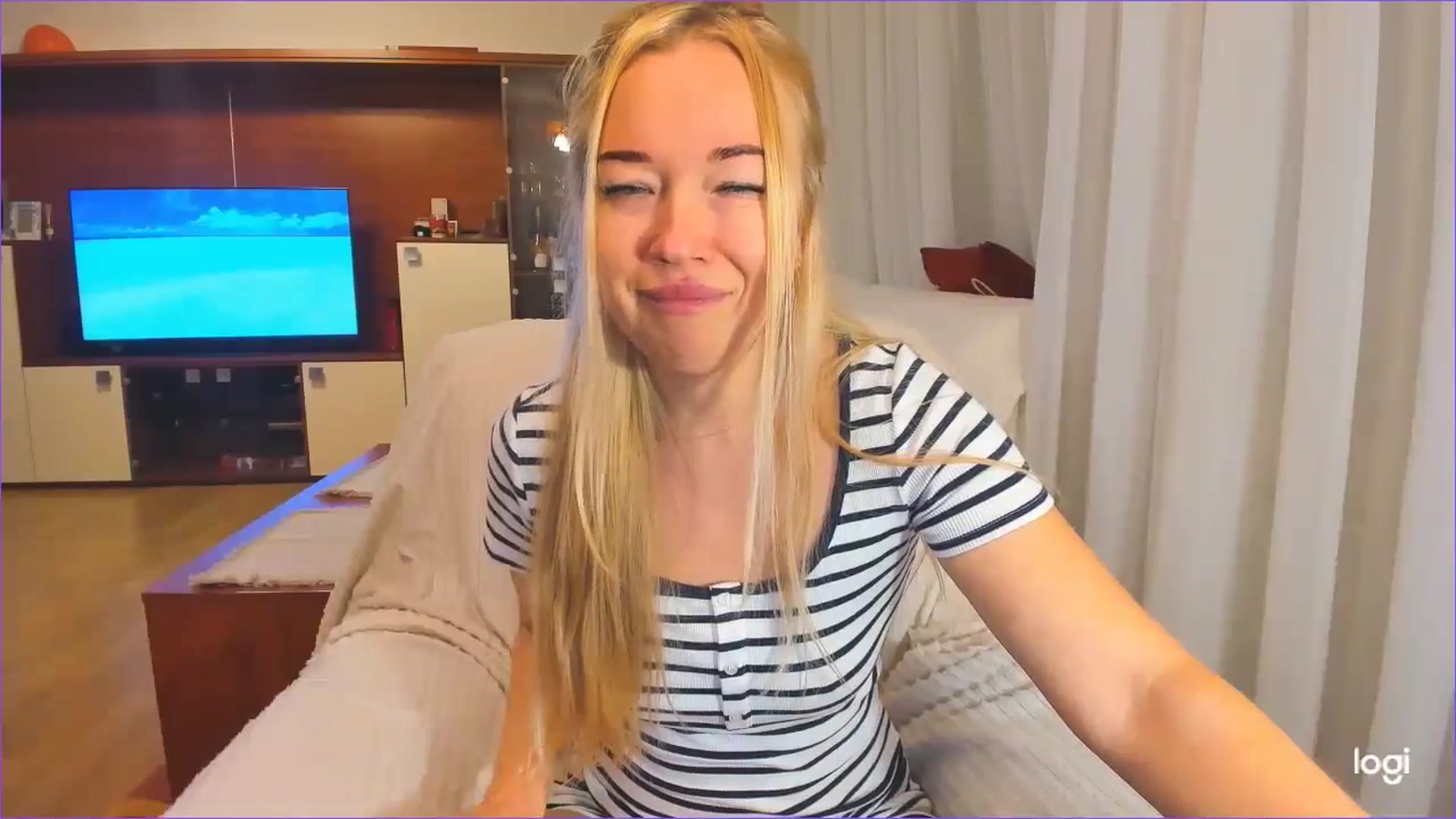 Gallery image thumbnail from FlamingoDream's myfreecams stream on, 11/27/2024, 02:56 image 4 of 20