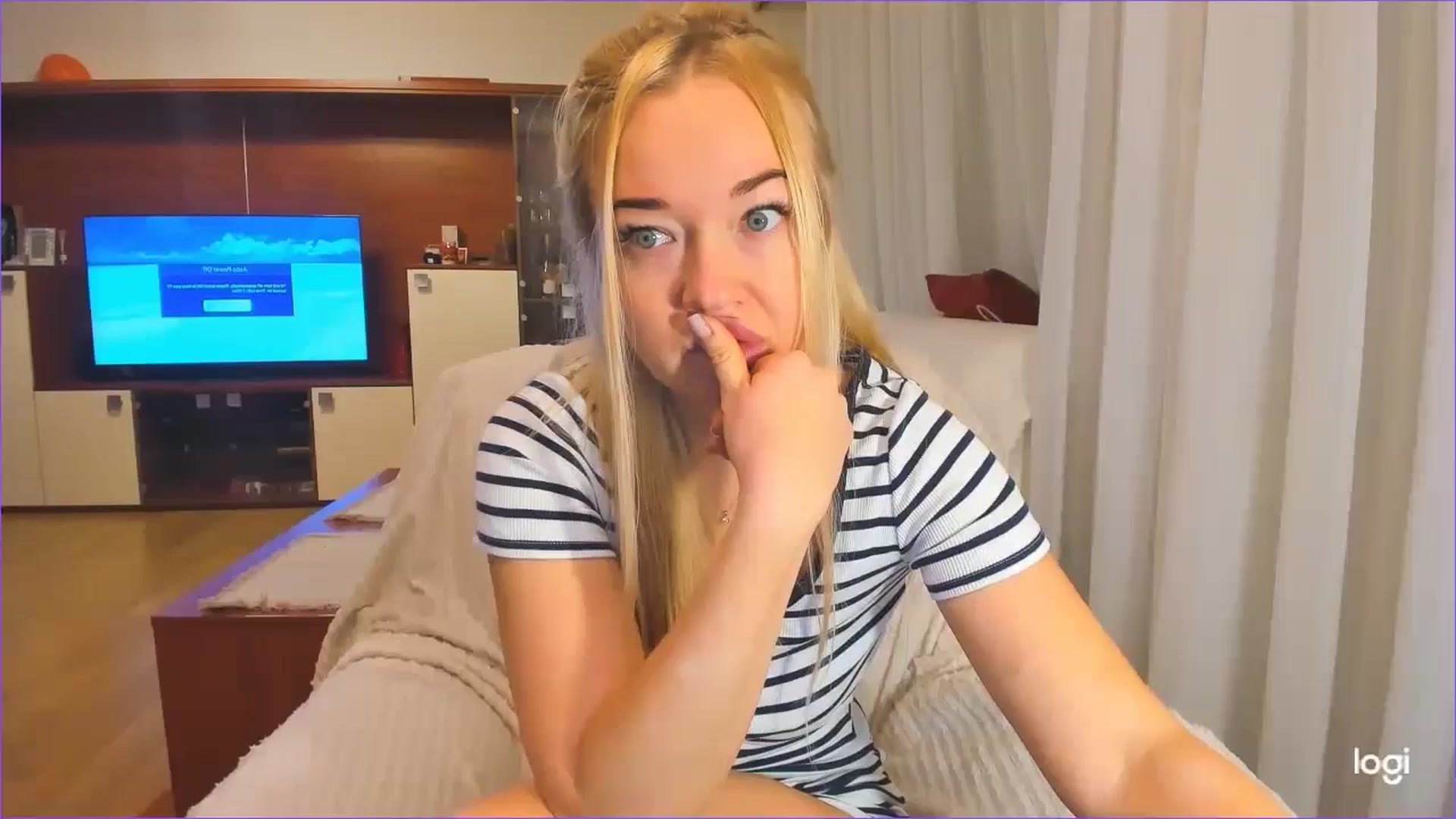 Gallery image thumbnail from FlamingoDream's myfreecams stream on, 11/27/2024, 02:56 image 18 of 20