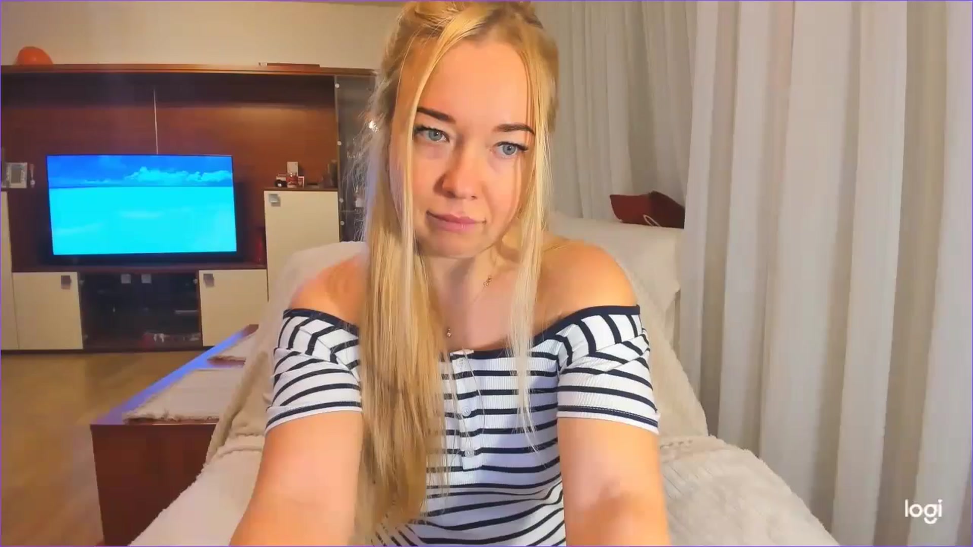 Gallery image thumbnail from FlamingoDream's myfreecams stream on, 11/27/2024, 02:56 image 12 of 20