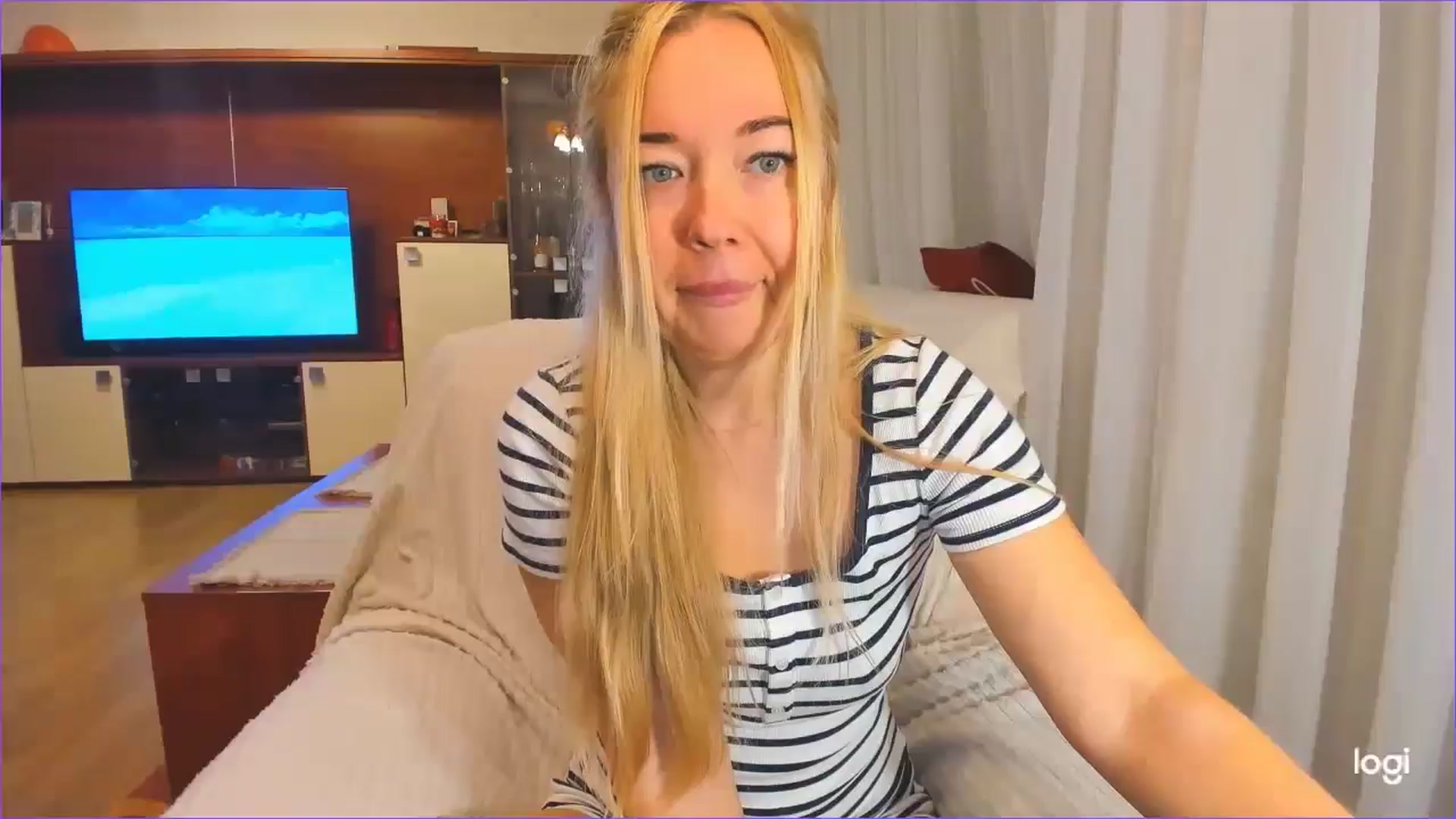 Gallery image thumbnail from FlamingoDream's myfreecams stream on, 11/27/2024, 02:56 image 5 of 20