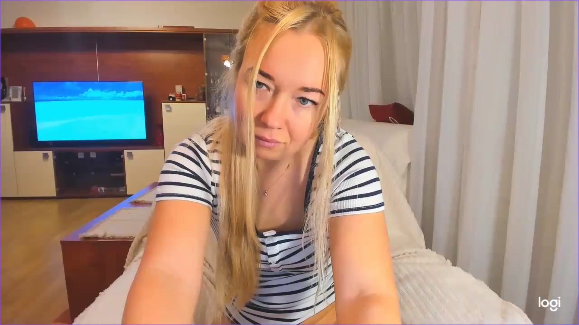Gallery image thumbnail from FlamingoDream's myfreecams stream on, 11/27/2024, 02:56 image 16 of 20