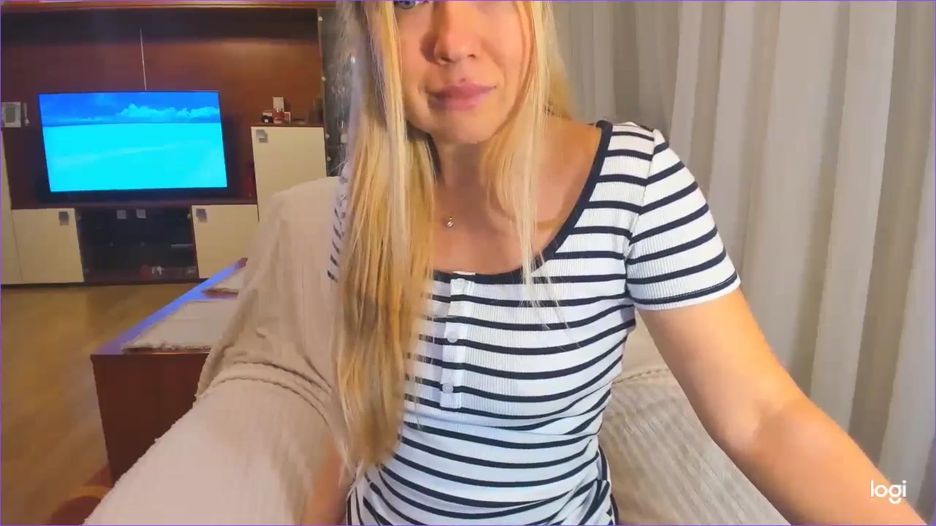 Gallery image thumbnail from FlamingoDream's myfreecams stream on, 11/27/2024, 02:56 image 15 of 20
