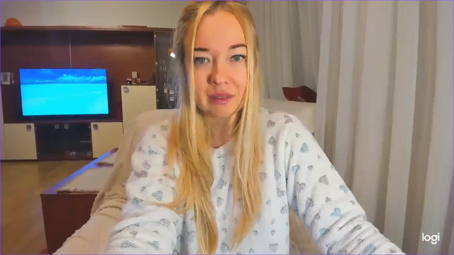 Gallery image thumbnail from FlamingoDream's myfreecams stream on, 11/27/2024, 03:39 image 10 of 20