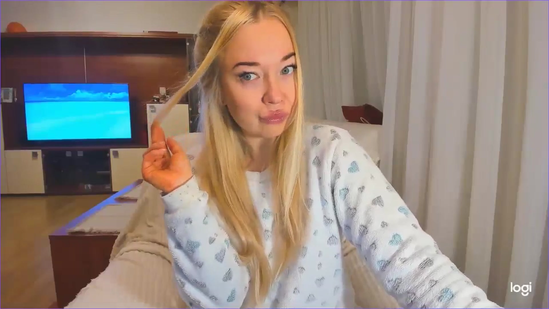 Gallery image thumbnail from FlamingoDream's myfreecams stream on, 11/27/2024, 03:39 image 5 of 20