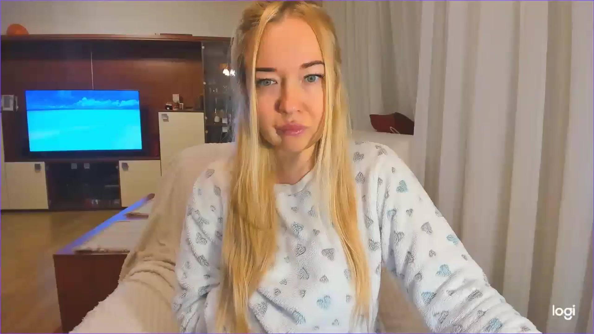 Gallery image thumbnail from FlamingoDream's myfreecams stream on, 11/27/2024, 03:39 image 12 of 20