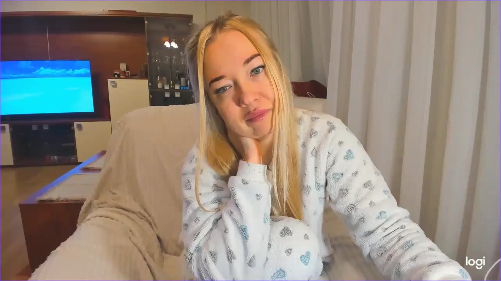 Gallery image thumbnail from FlamingoDream's myfreecams stream on, 11/27/2024, 03:39 image 18 of 20