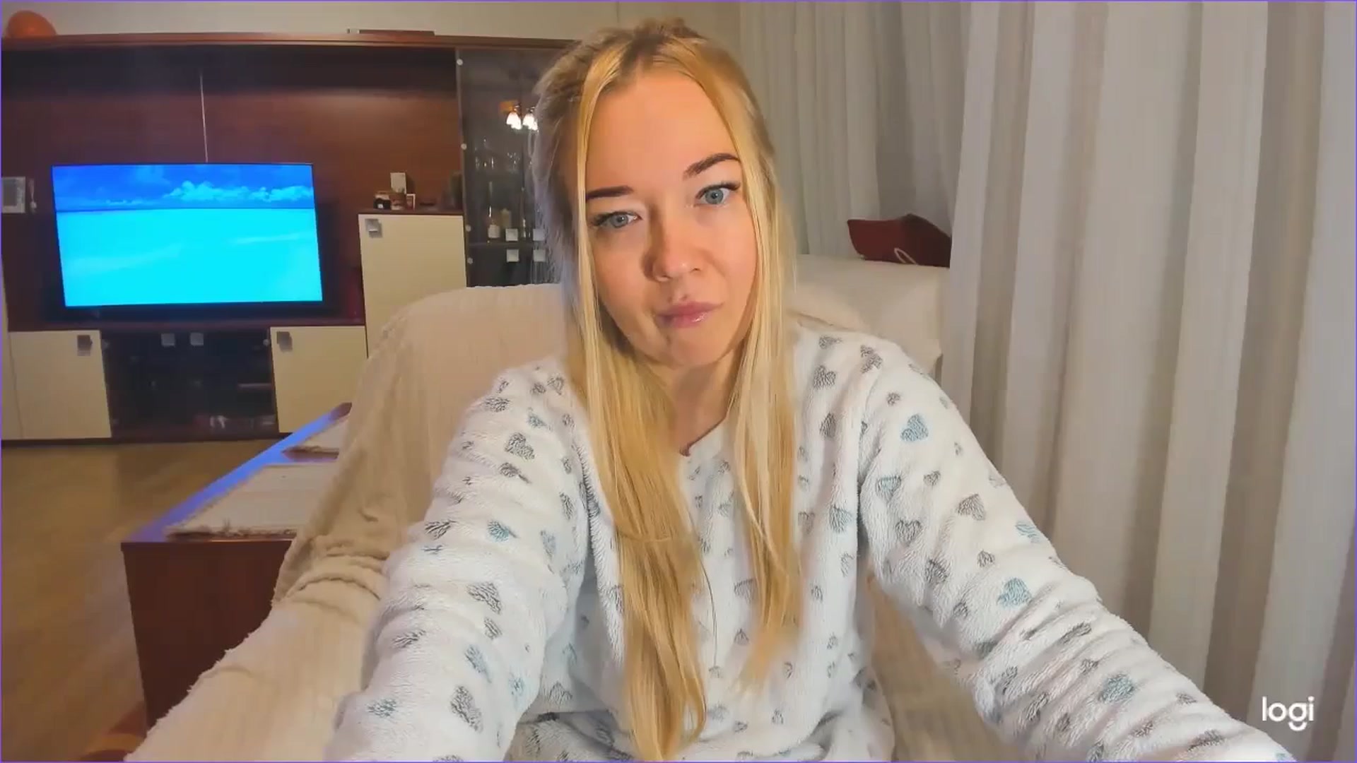 Gallery image thumbnail from FlamingoDream's myfreecams stream on, 11/27/2024, 03:39 image 14 of 20