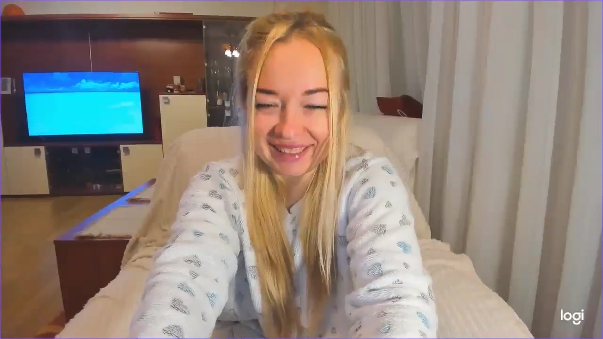 Gallery image thumbnail from FlamingoDream's myfreecams stream on, 11/27/2024, 03:39 image 16 of 20