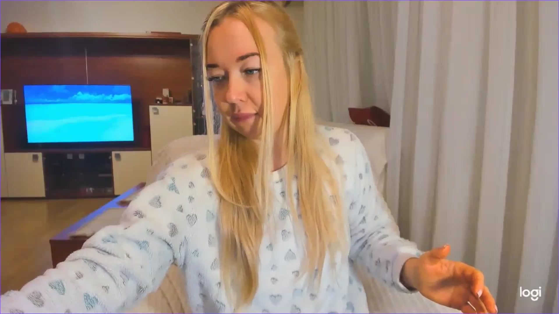 Gallery image thumbnail from FlamingoDream's myfreecams stream on, 11/27/2024, 03:39 image 11 of 20