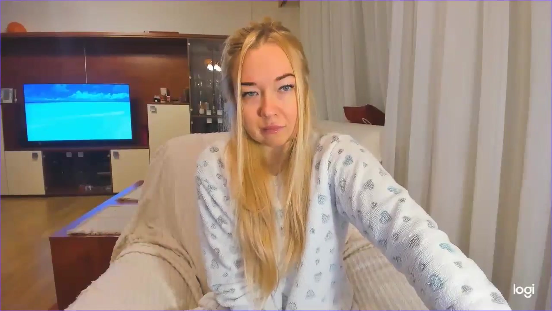 Gallery image thumbnail from FlamingoDream's myfreecams stream on, 11/27/2024, 03:39 image 2 of 20