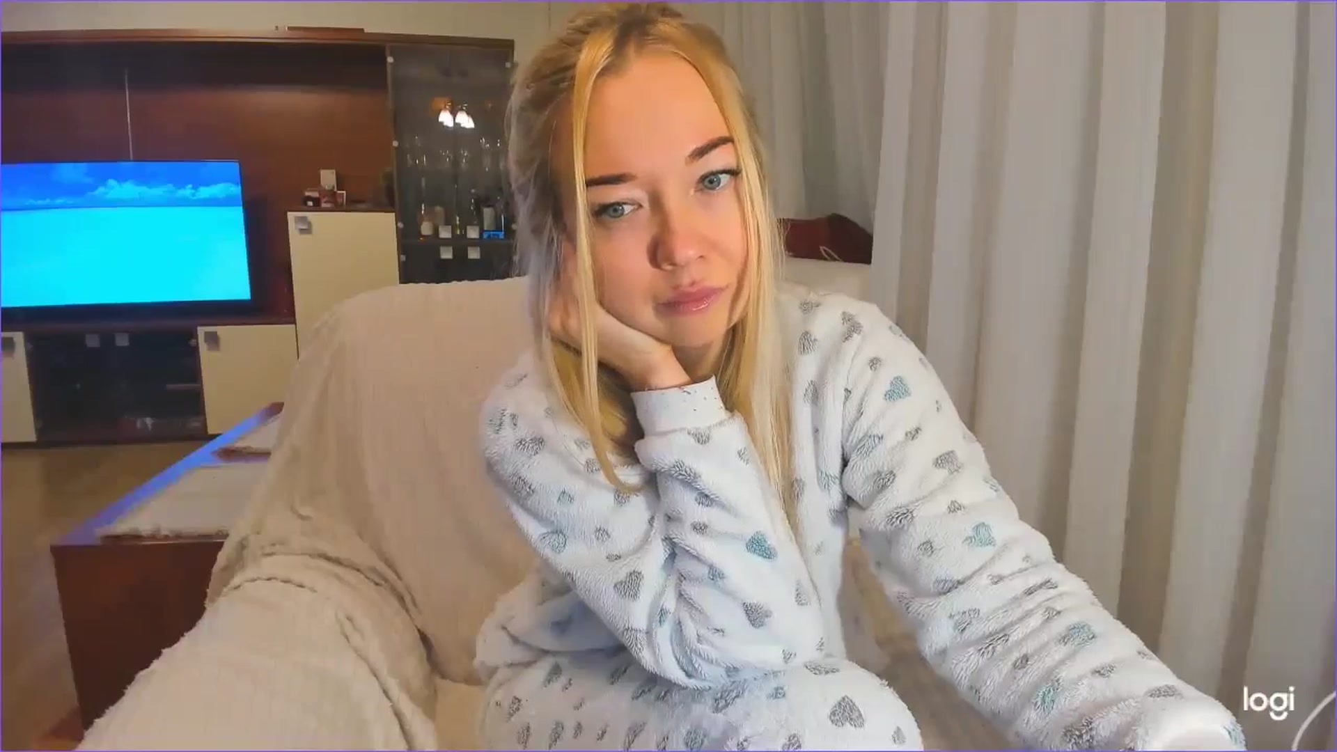 Gallery image thumbnail from FlamingoDream's myfreecams stream on, 11/27/2024, 03:39 image 19 of 20
