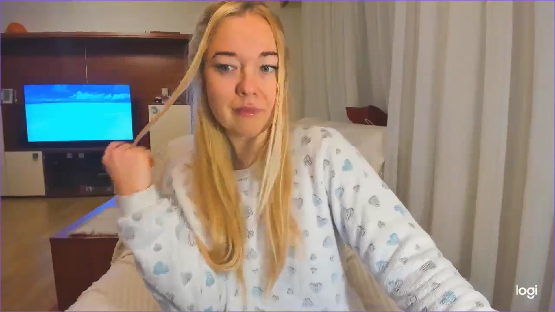 Gallery image thumbnail from FlamingoDream's myfreecams stream on, 11/27/2024, 03:39 image 7 of 20