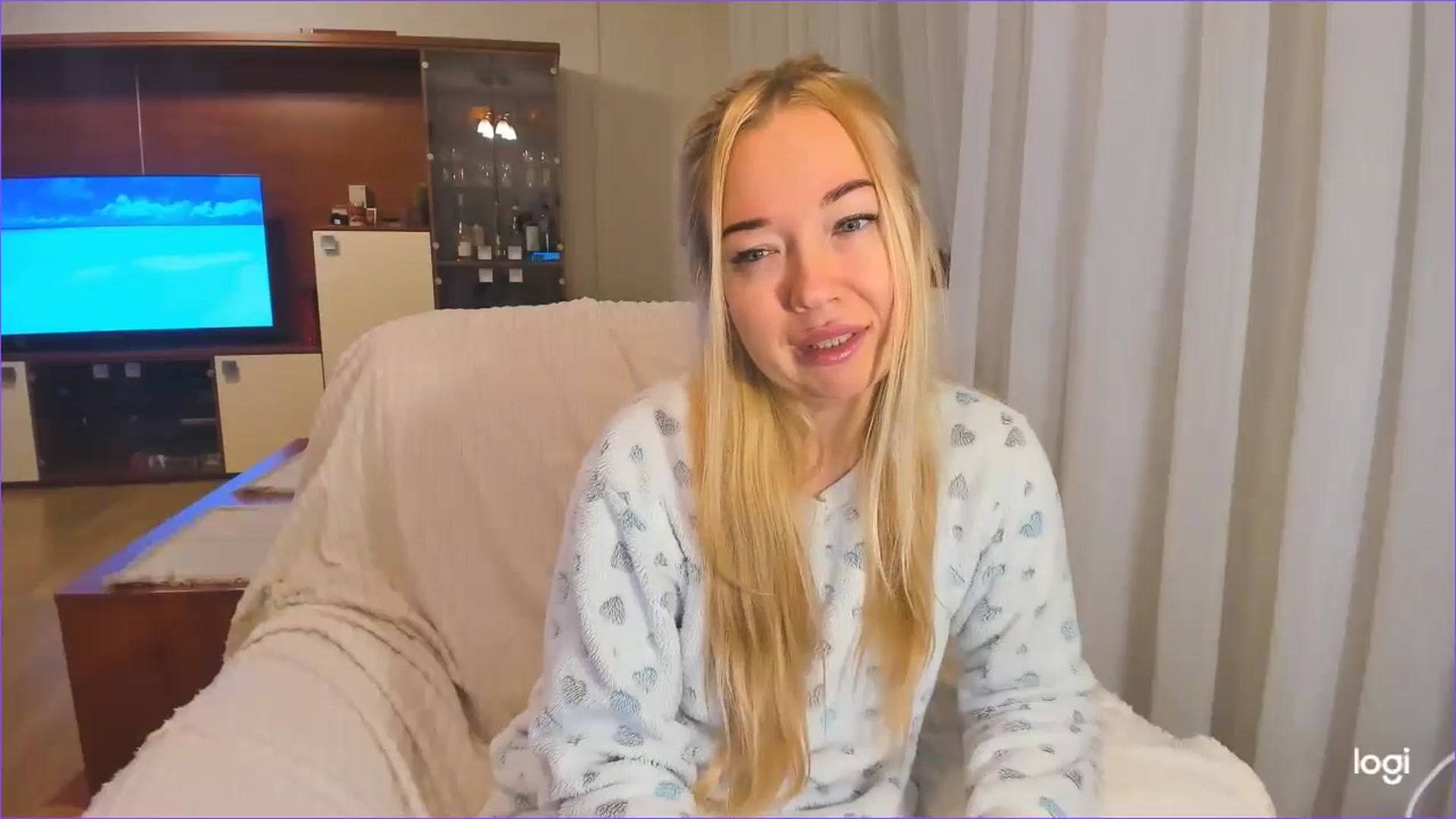 Gallery image thumbnail from FlamingoDream's myfreecams stream on, 11/27/2024, 03:39 image 17 of 20