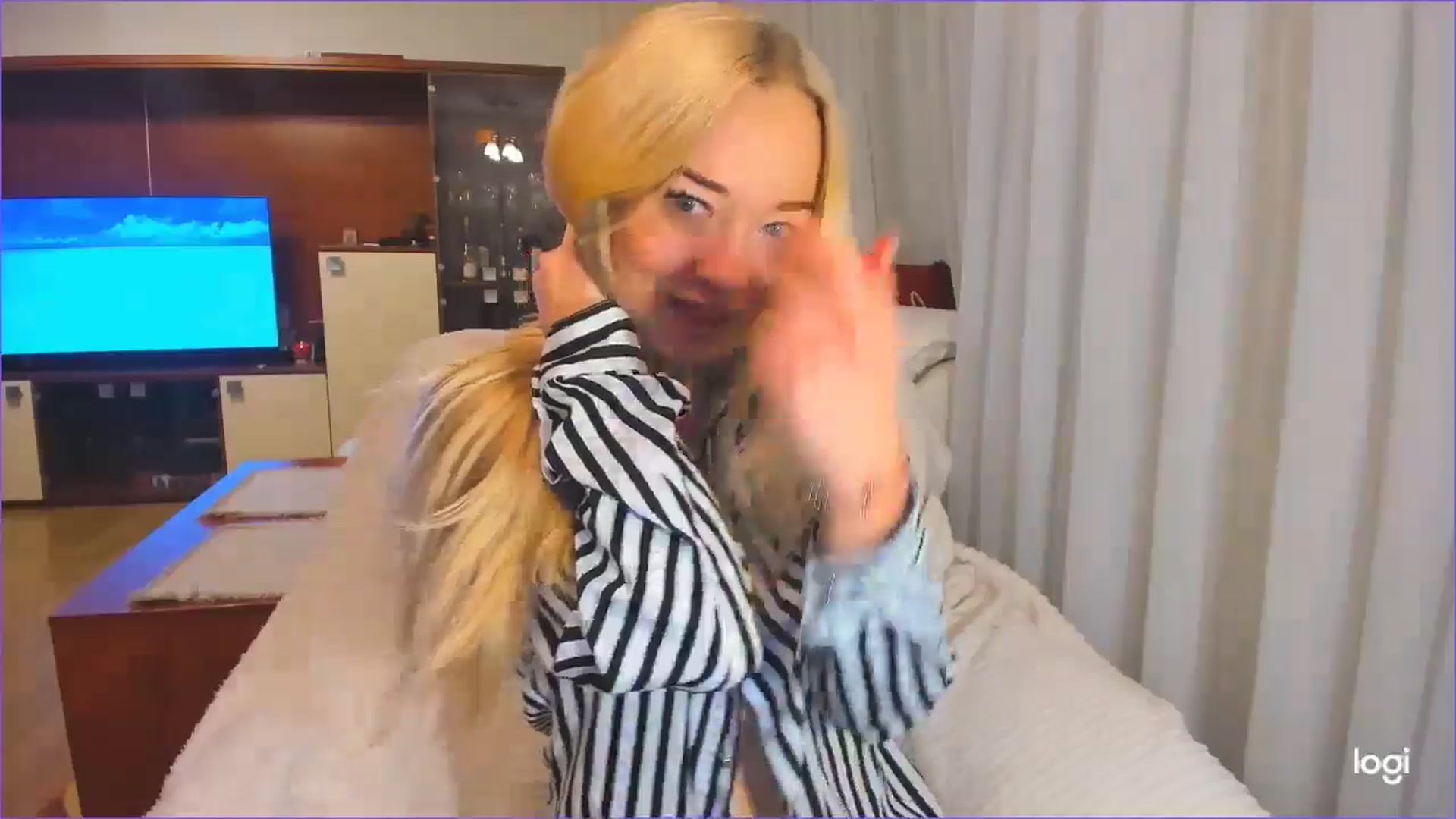 Gallery image thumbnail from FlamingoDream's myfreecams stream on, 11/27/2024, 23:44 image 17 of 20