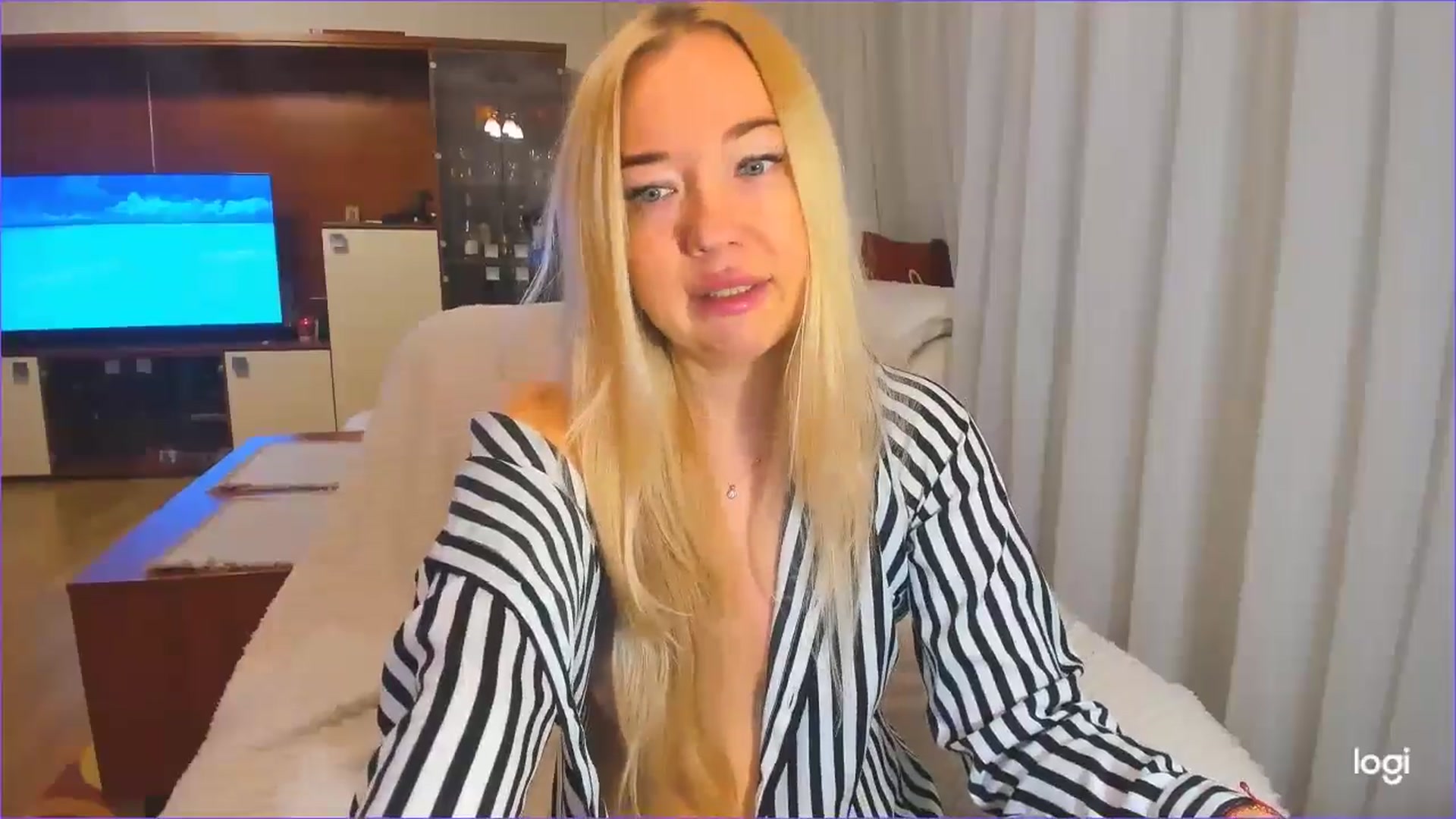 Gallery image thumbnail from FlamingoDream's myfreecams stream on, 11/27/2024, 23:44 image 8 of 20